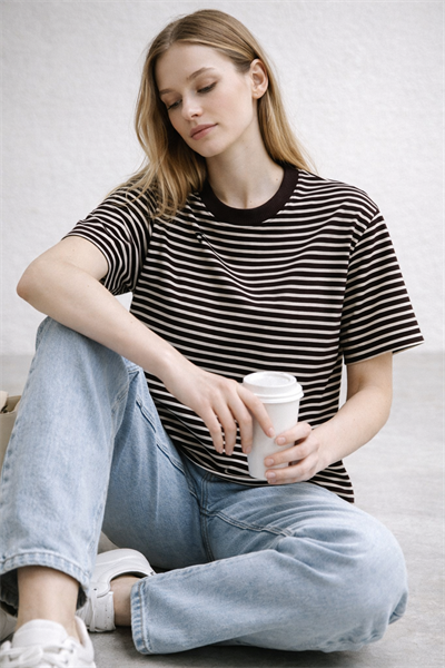 Kadın Çizgili Basic Oversize T-Shirt – Koyu Kahve Ekru