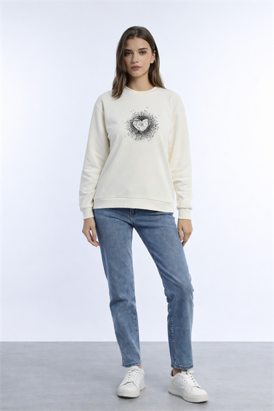Kadın Ekru Kalp Baskılı Regular Sweatshirt Günlük Rahat Basic Sweat