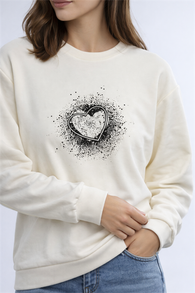 Kadın Ekru Kalp Baskılı Regular Sweatshirt Günlük Rahat Basic Sweat