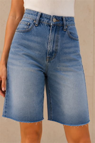 Kadın Mavi Yüksek Bel Kesik Paça Denim Bermuda Şort