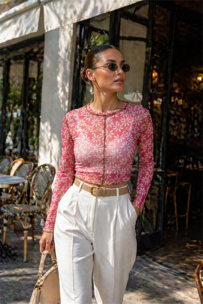 Kadın Pembe Çiçek Desenli Transparan Tül Bluz Kontrast Dikiş Detaylı Crop Fit