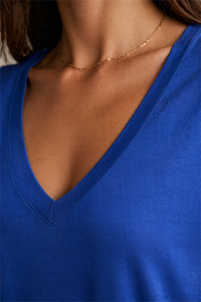 Kadın Saks V Yaka Dökümlü Basic Tişört İpeksi Yumuşak Kumaş