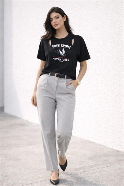 Kadın Siyah Baskılı Oversize Tişört Omuz Dekolteli Rahat Kesim Günlük Tişört