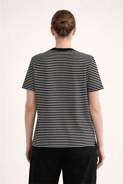 Kadın Siyah Ekru Çizgili Bisiklet Yaka Basic T-Shirt