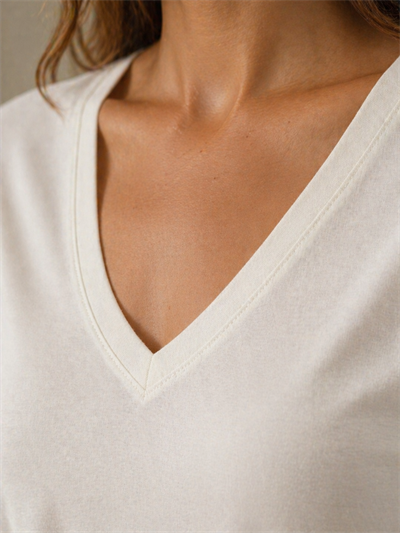 Kadın V Yaka Basic Tişört %100 Bambu Kumaş Regular Fit Ekru