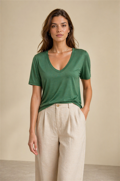 Kadın Yeşil V Yaka Dökümlü Basic Tişört İpeksi Yumuşak Kumaş
