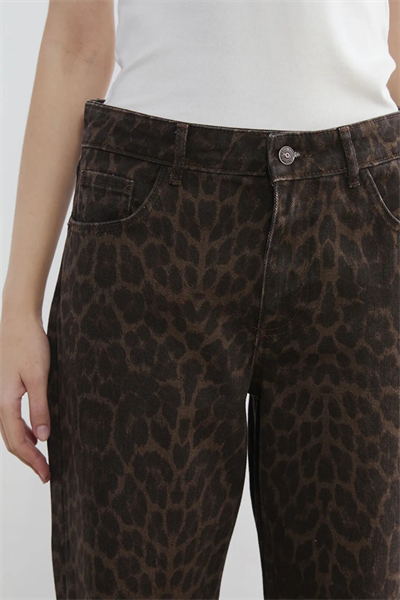 Kadın Yüksek Bel Straight Kalıp Leopar Desenli Jean Pantolon