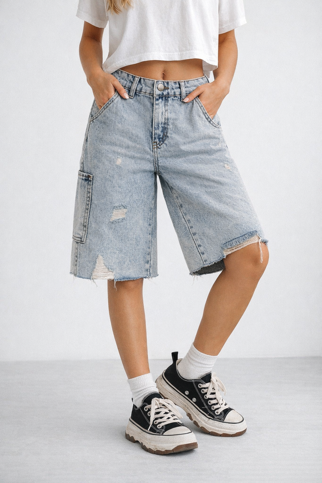 Kadın Baggy Fit Yırtık Detaylı Kargo Cepli Denim Bermuda Şort Açık Mavi
