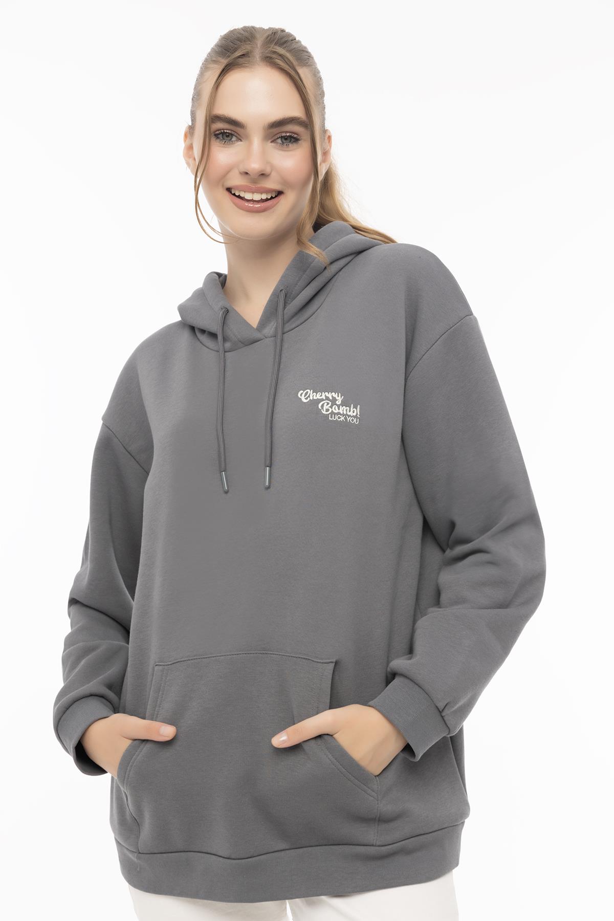 Kadın Kapüşonlu Cherry Nakışlı Oversize Sweatshirt Füme