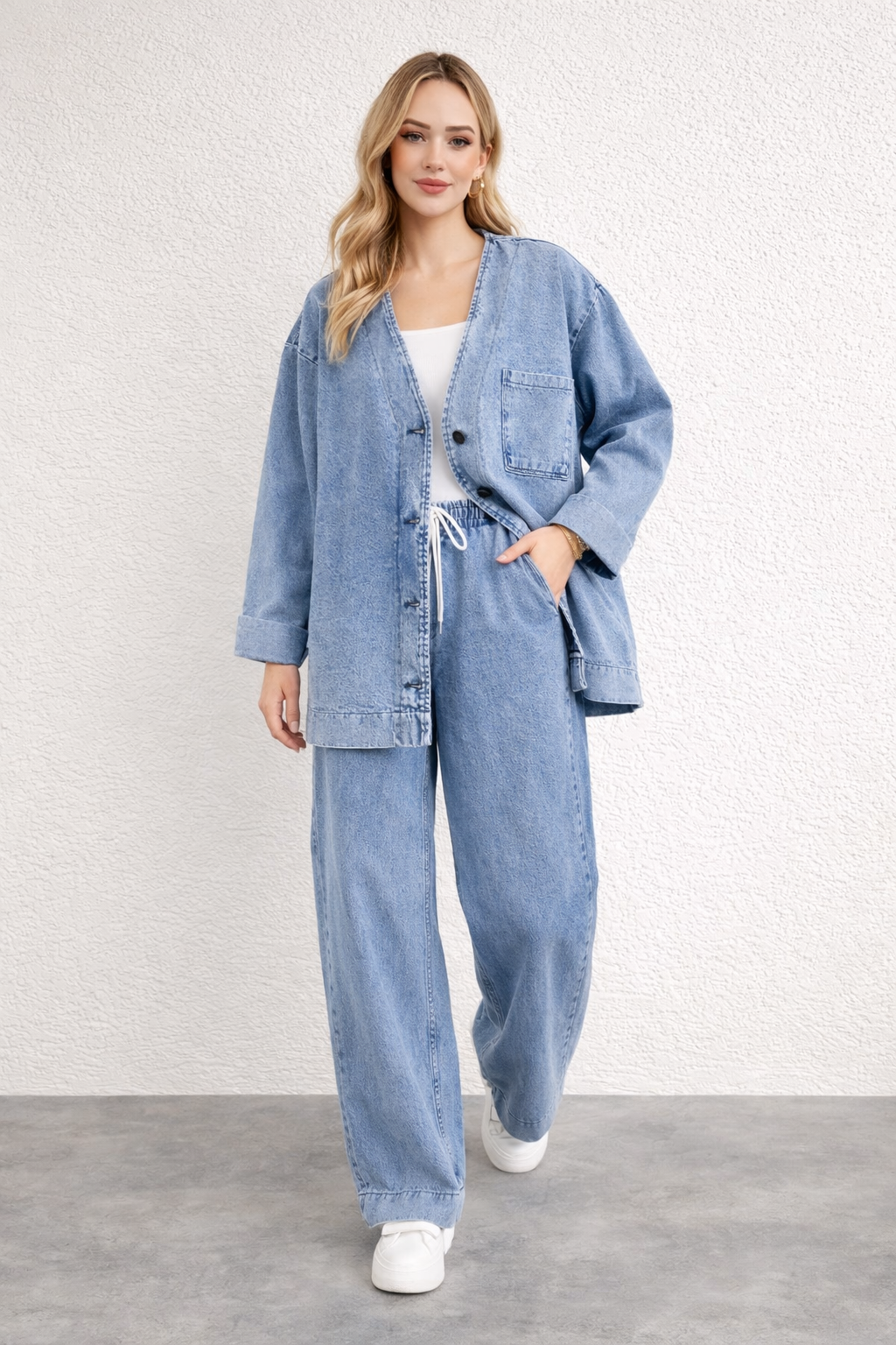 Kadın Oversize Denim Takım – Lastikli Wide Paça Pantolonlu Açık Mavi