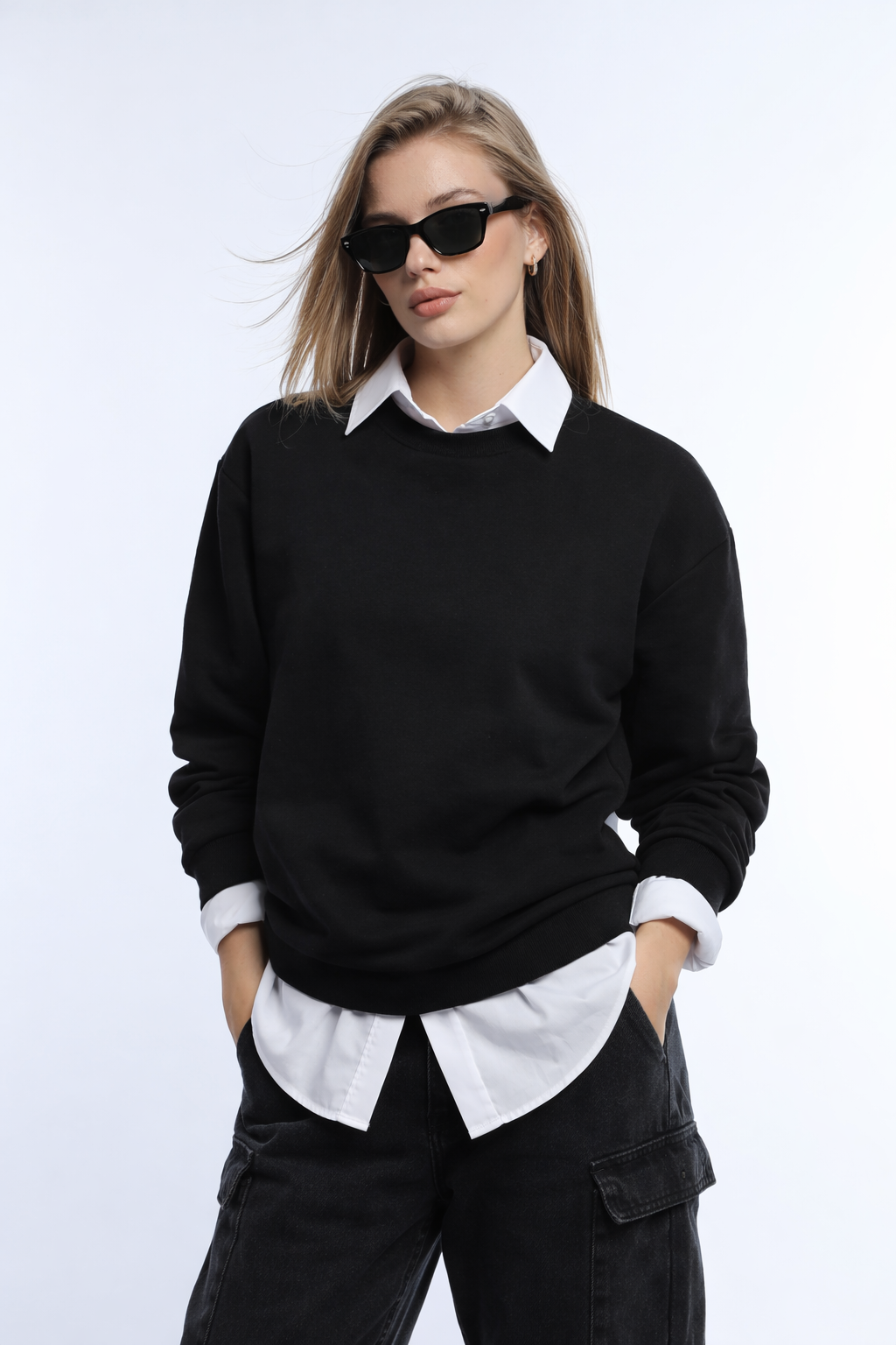 Kadın Siyah 3 İplik Şardonsuz Bisiklet Yaka Regular Fit Sweatshirt