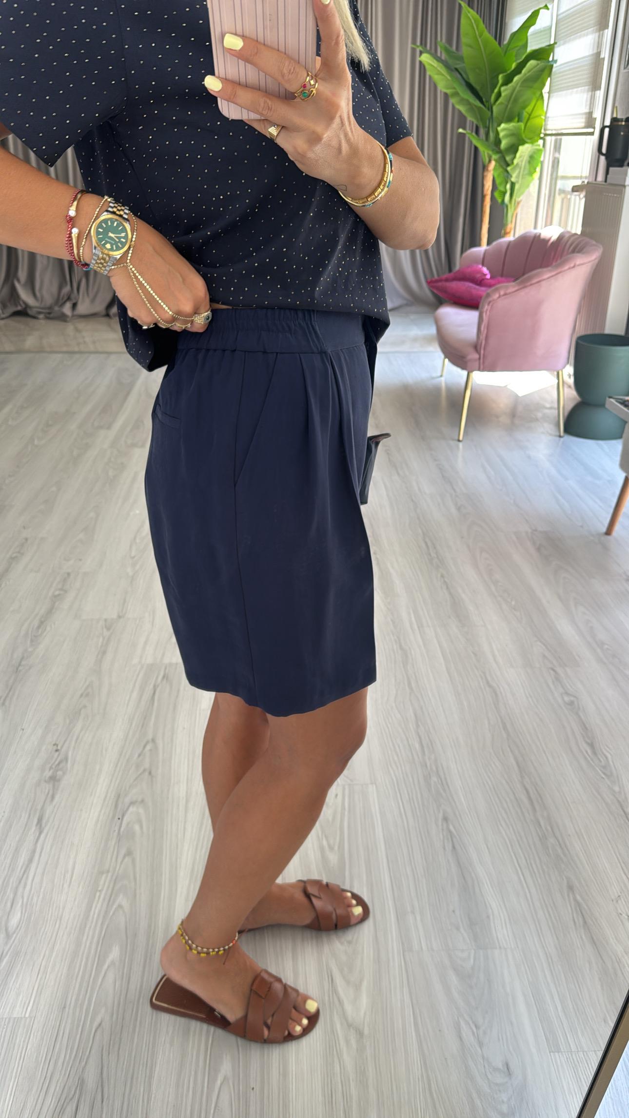 Bel Arkası Lastikli Lacivert Tencel Şort