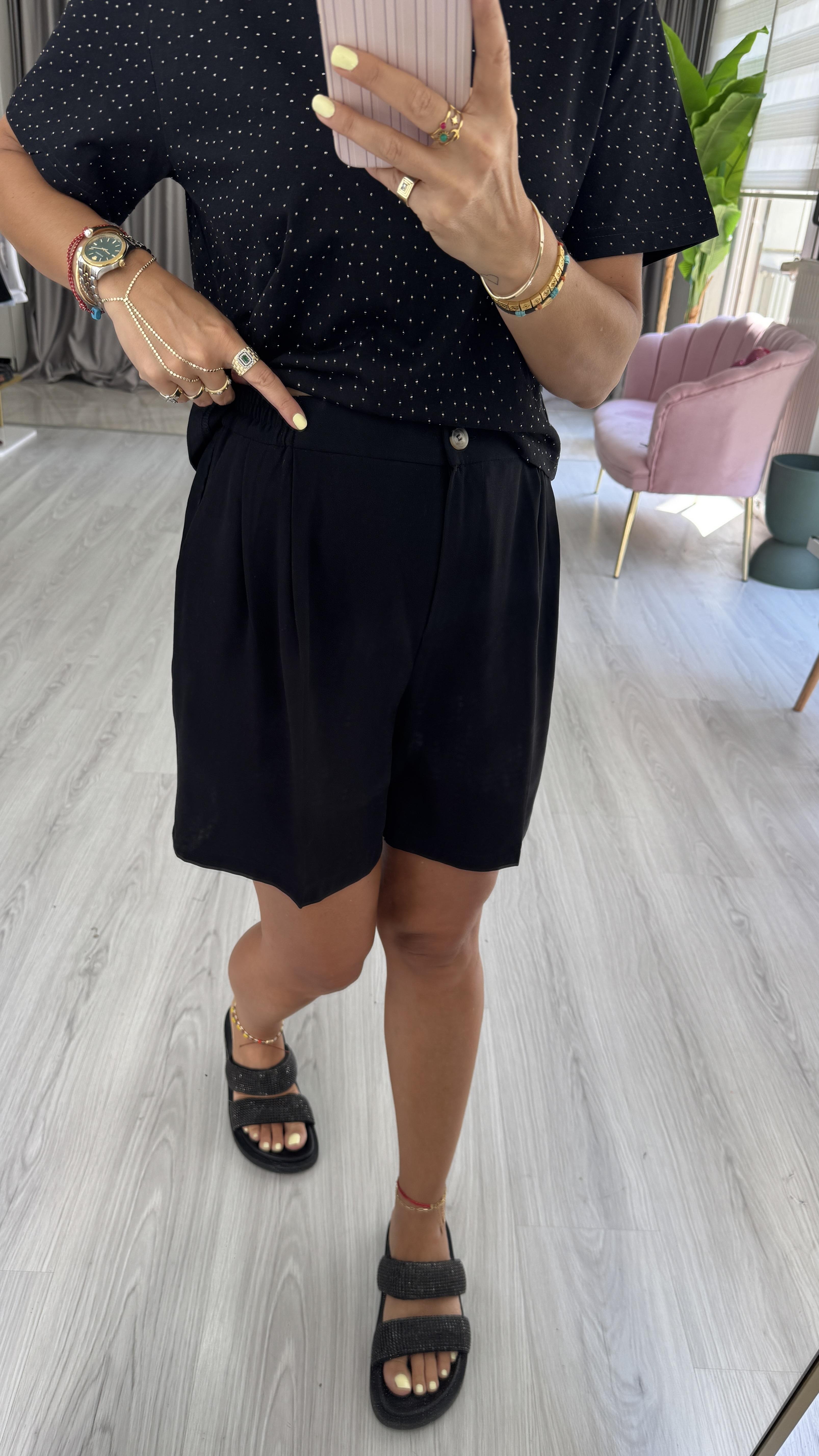 Bel Arkası Lastikli Siyah Tencel Şort