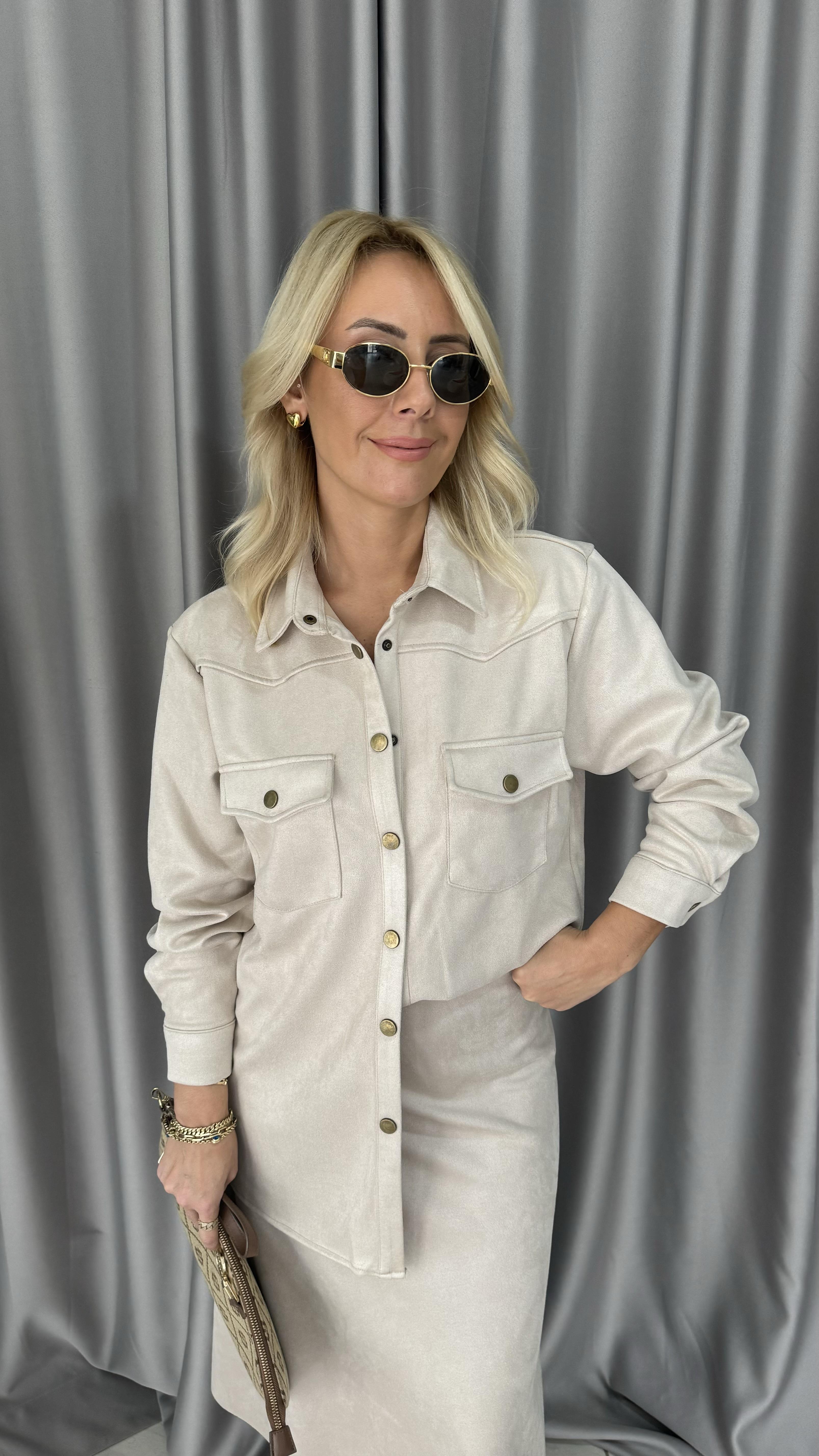 Çıtçıt Düğmeli Bej Süet Gömlek