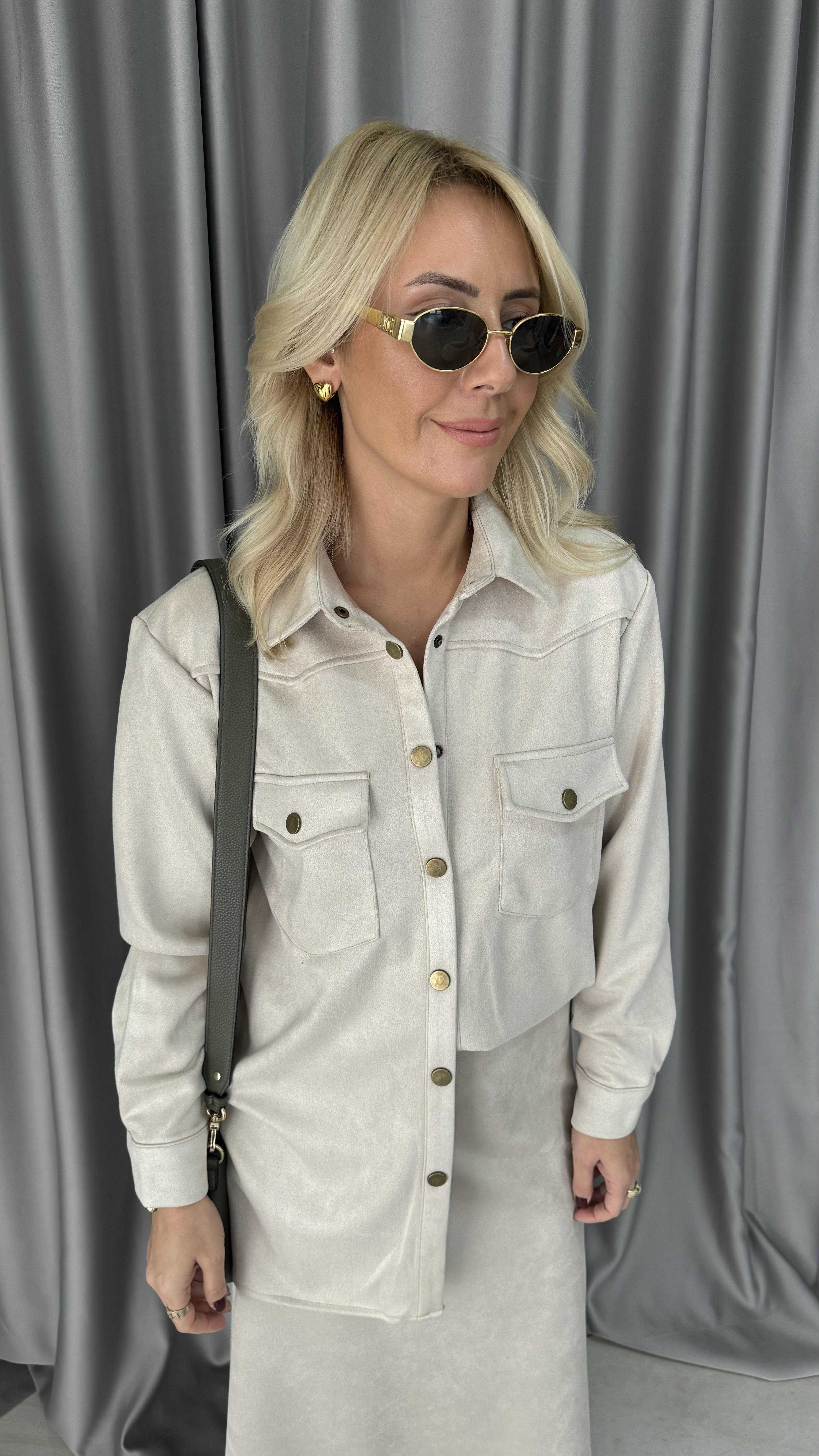 Çıtçıt Düğmeli Bej Süet Gömlek