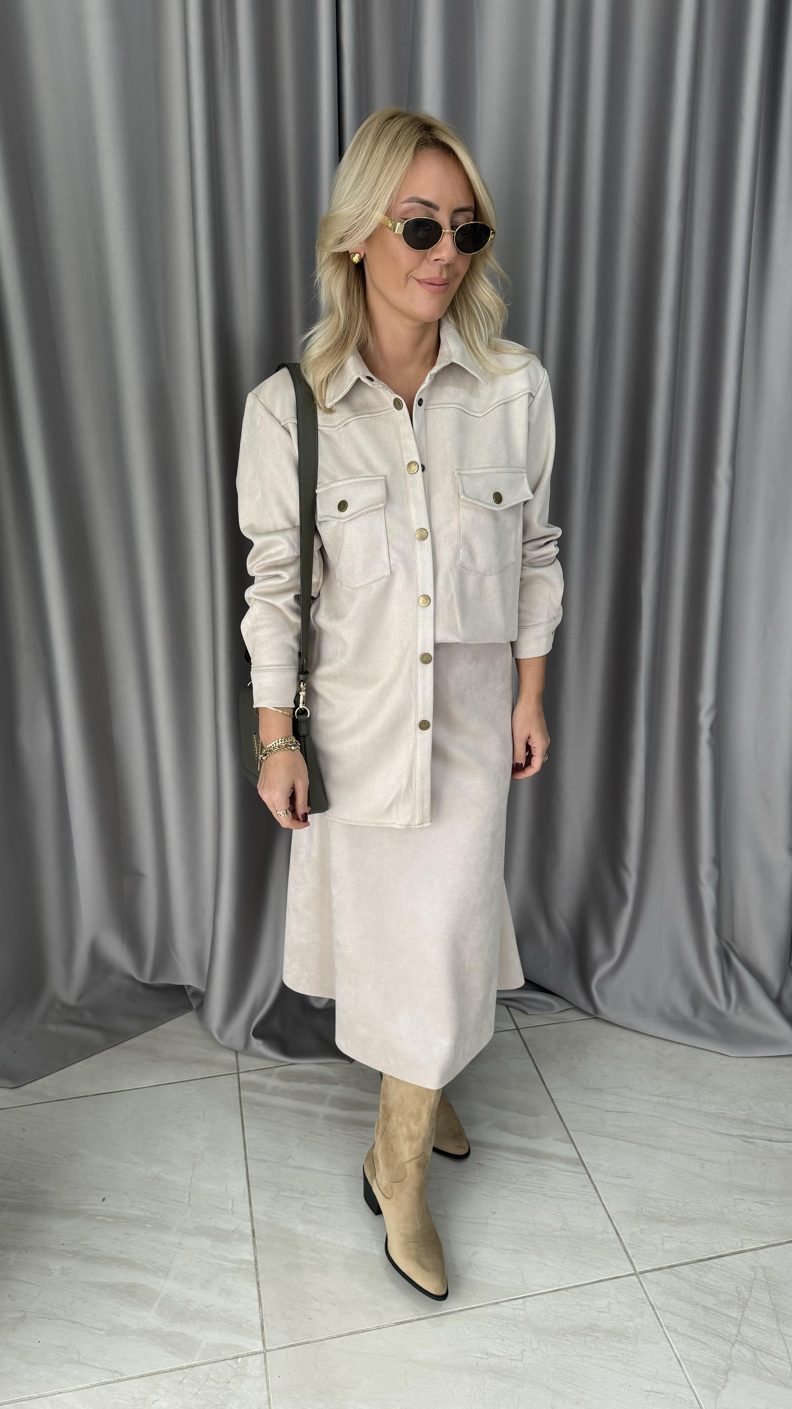 Çıtçıt Düğmeli Bej Süet Gömlek