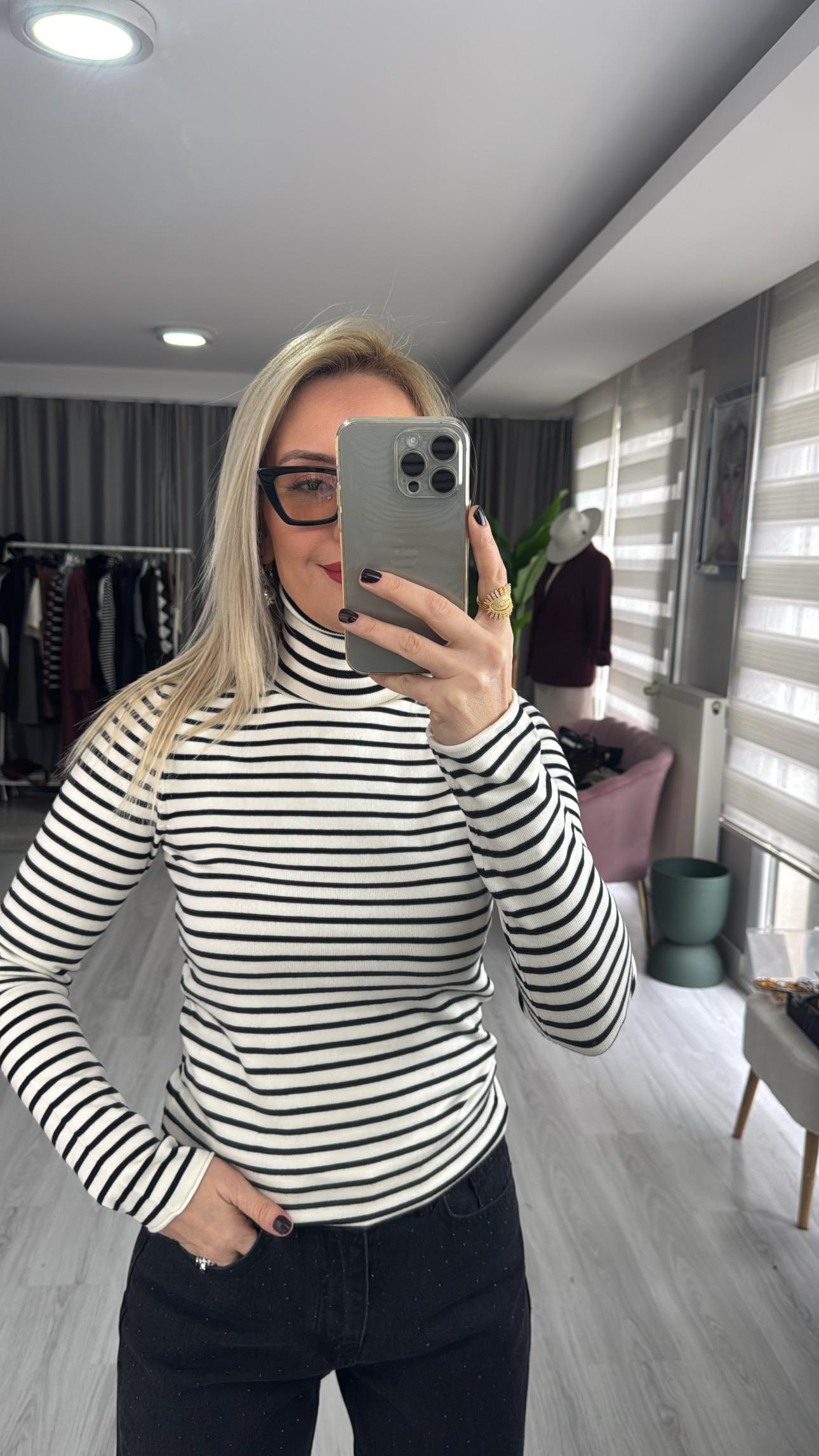 Dilvin Balıkçı Yaka Ekru Siyah Çizgili Triko