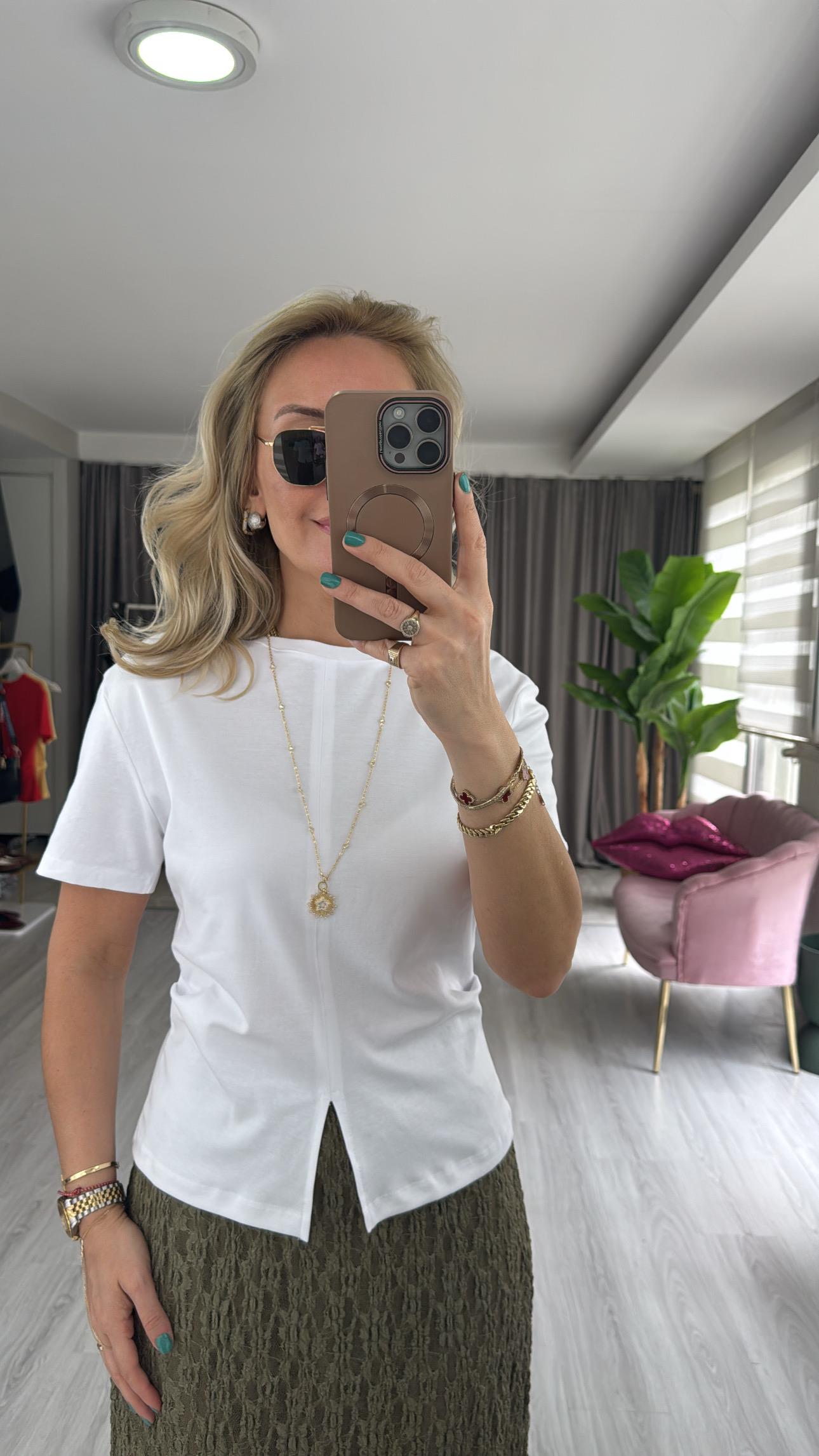 Dilvin Bisiklet Yaka Yırtmaç Detaylı Beyaz T-Shirt