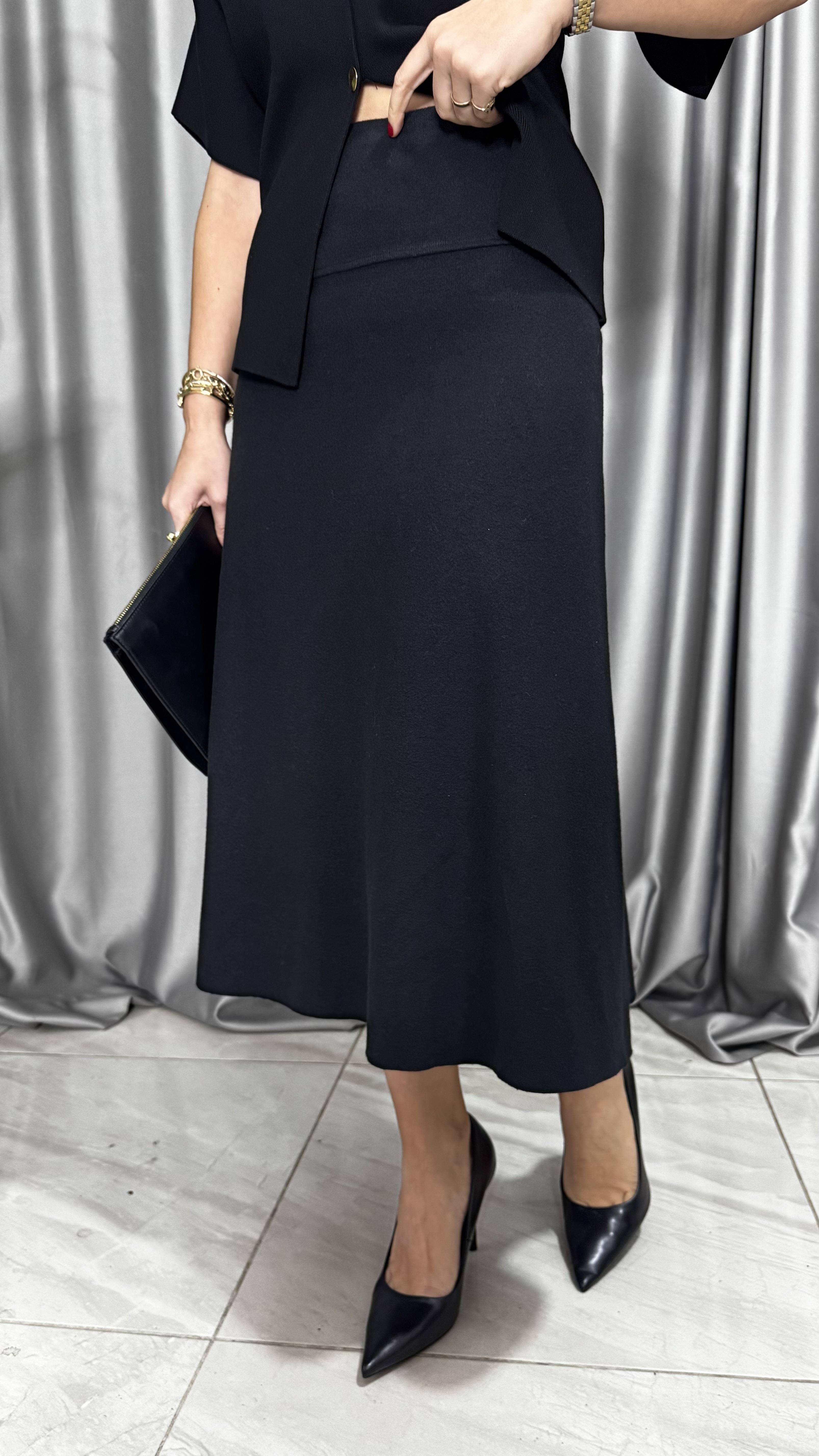 Dilvin Midi Boy Siyah Triko Etek