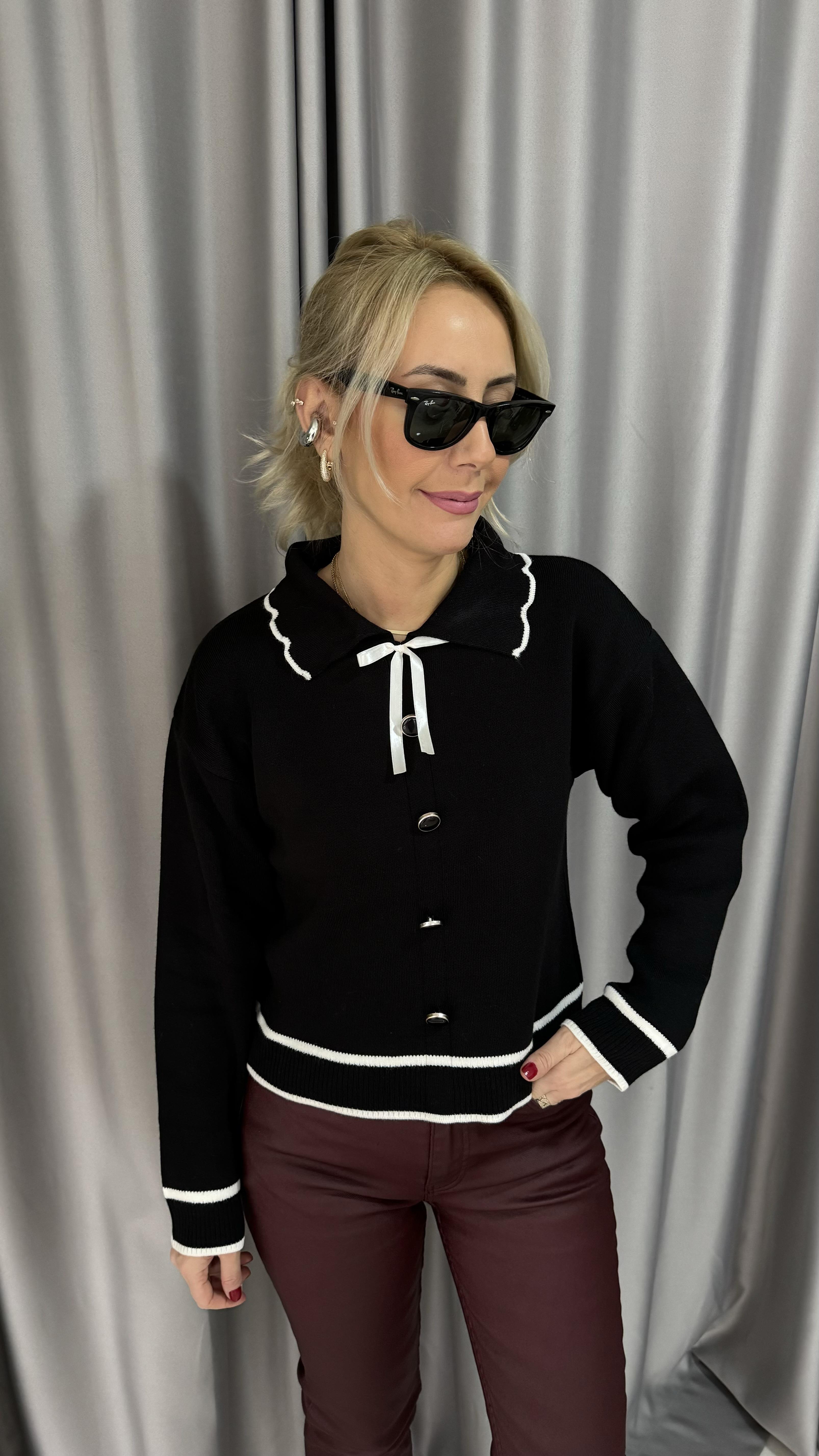 Fiyonk Detaylı Ekru Biyeli Siyah Triko