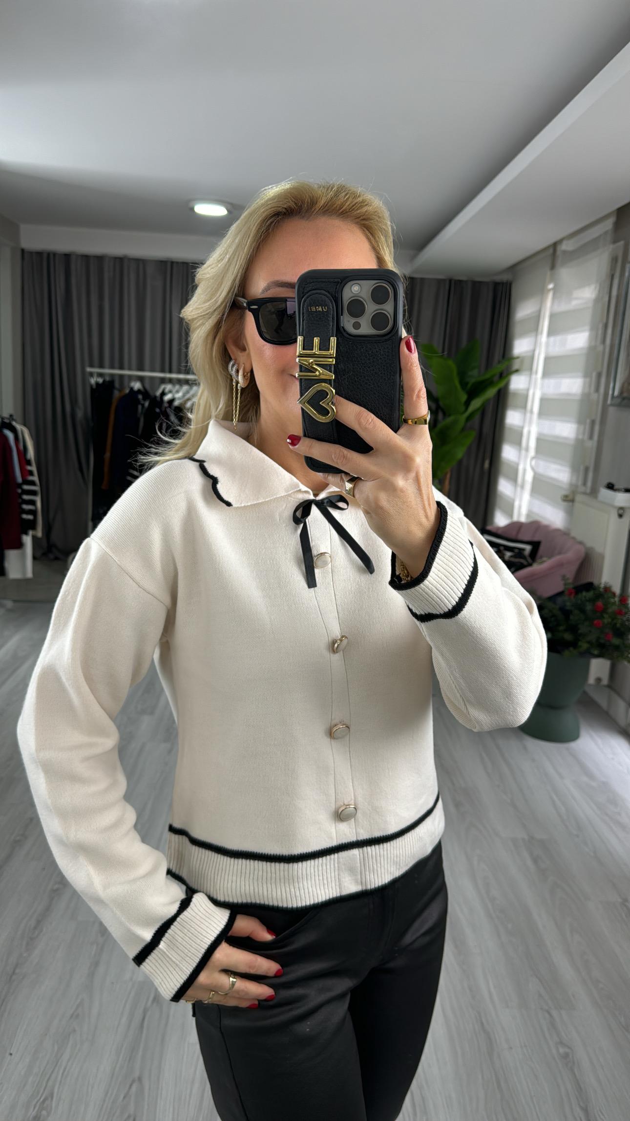 Fiyonk Detaylı Siyah Biyeli Ekru Triko