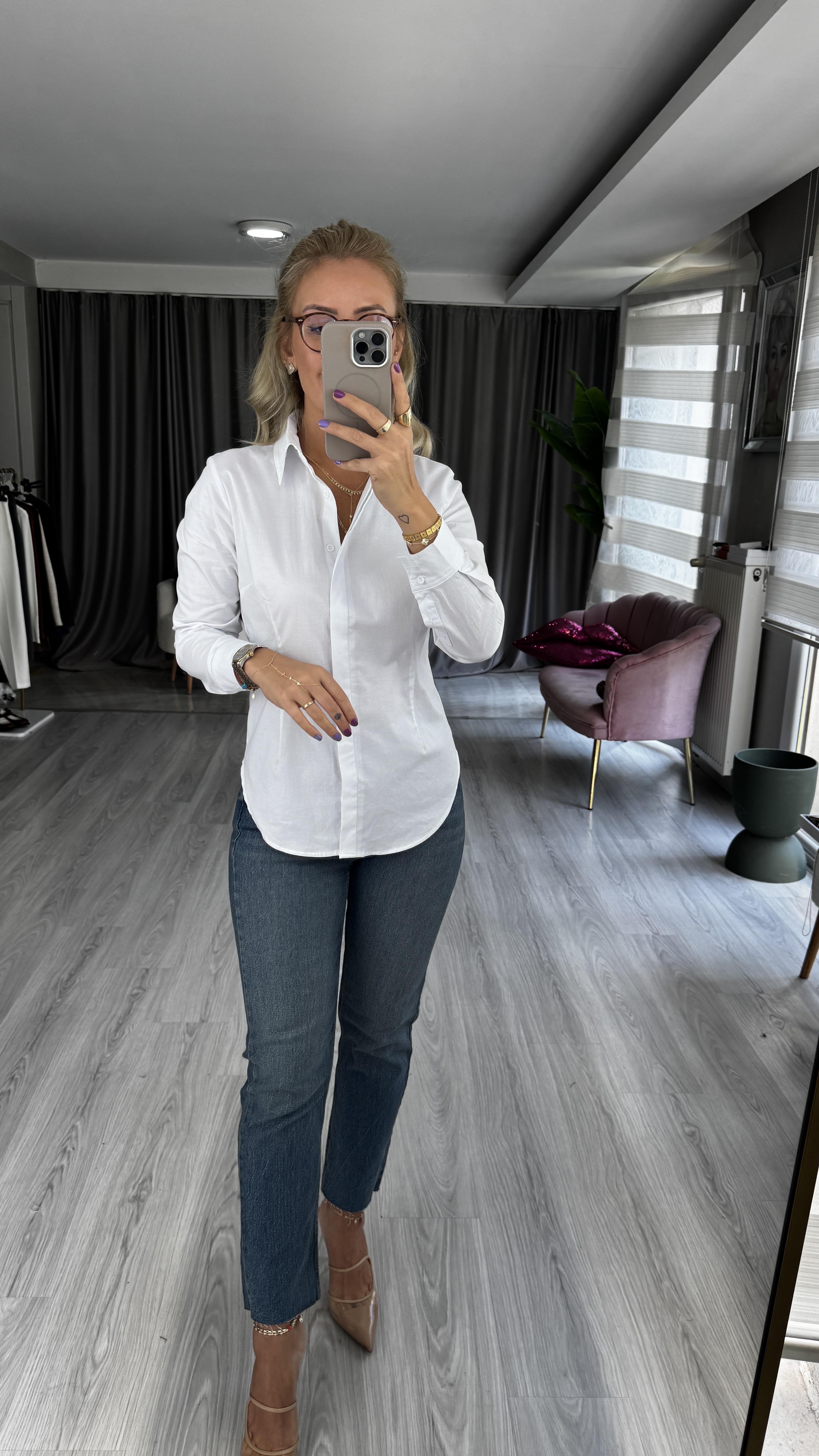 Gizli Düğmeli Pamuklu Belden Oturtmalı Beyaz Gömlek