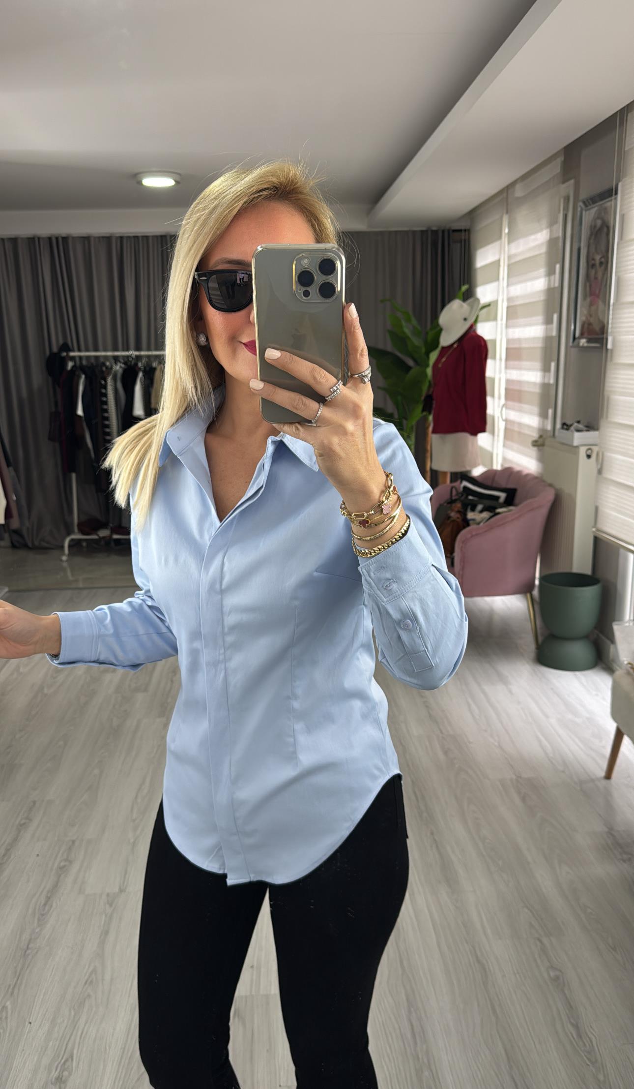 Gizli Düğmeli Pamuklu Belden Oturtmalı Mavi Gömlek