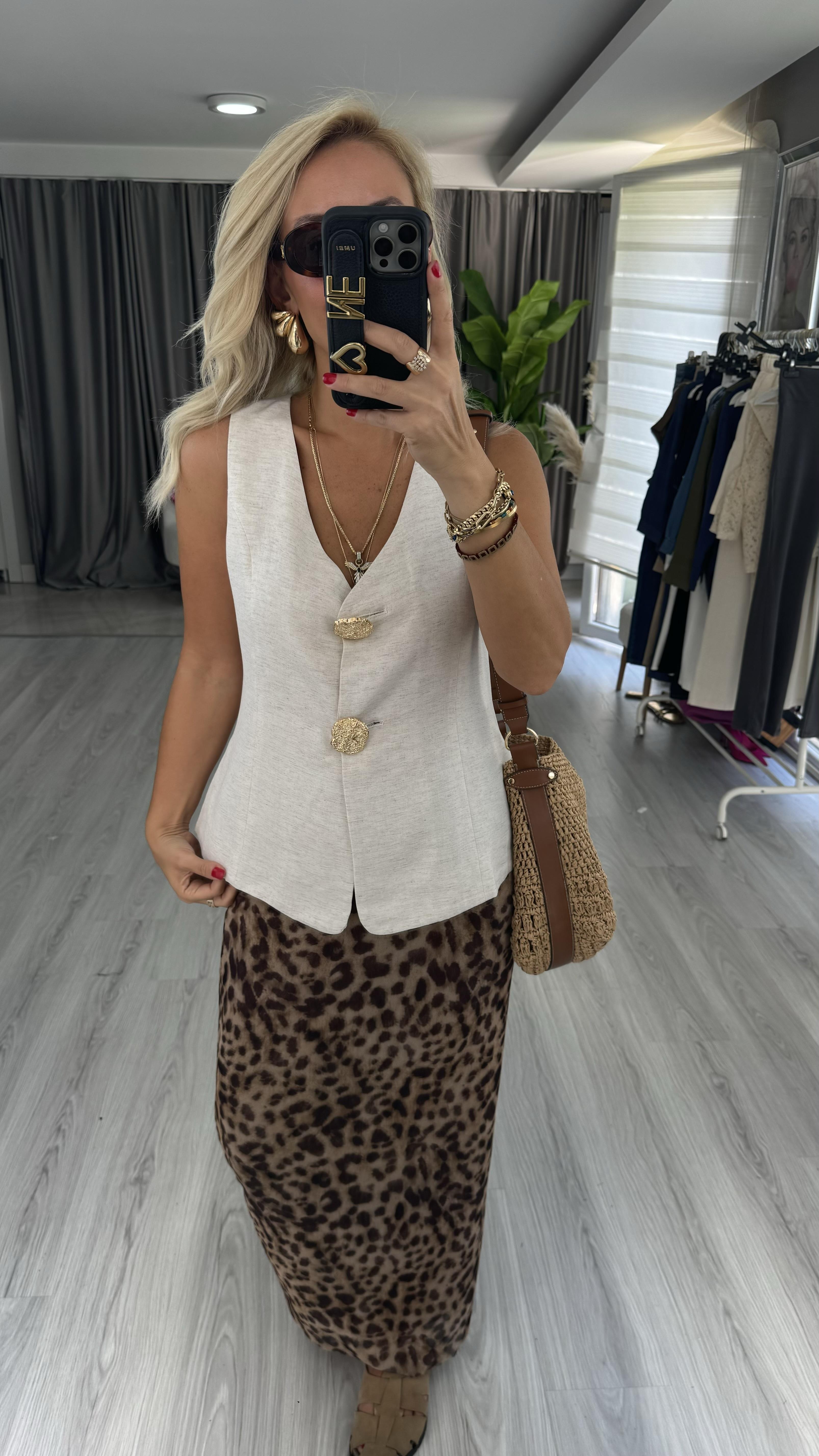 Gold Düğme Detaylı Bej Yelek