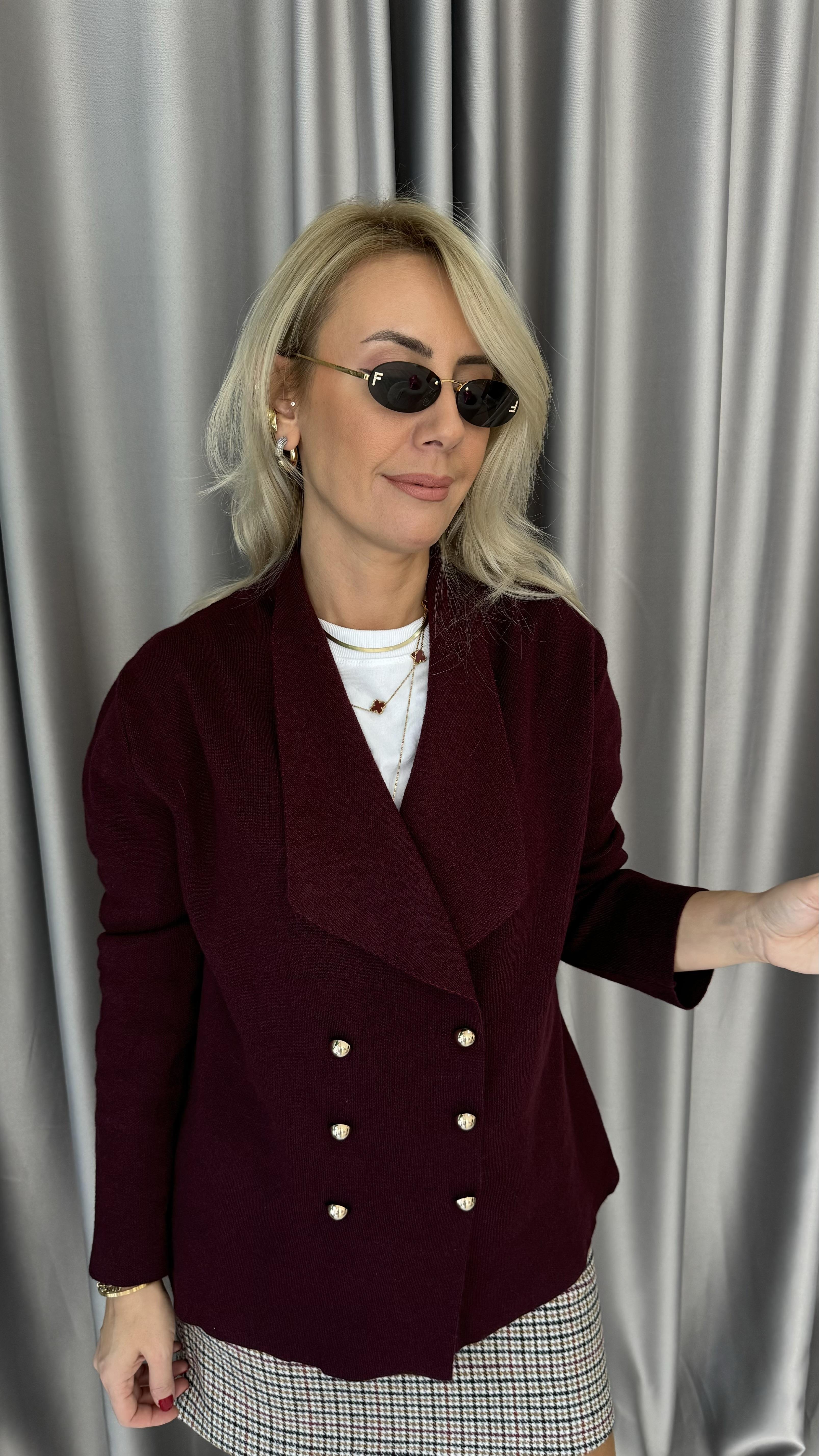 Gold Düğmeli Bordo Triko Ceket