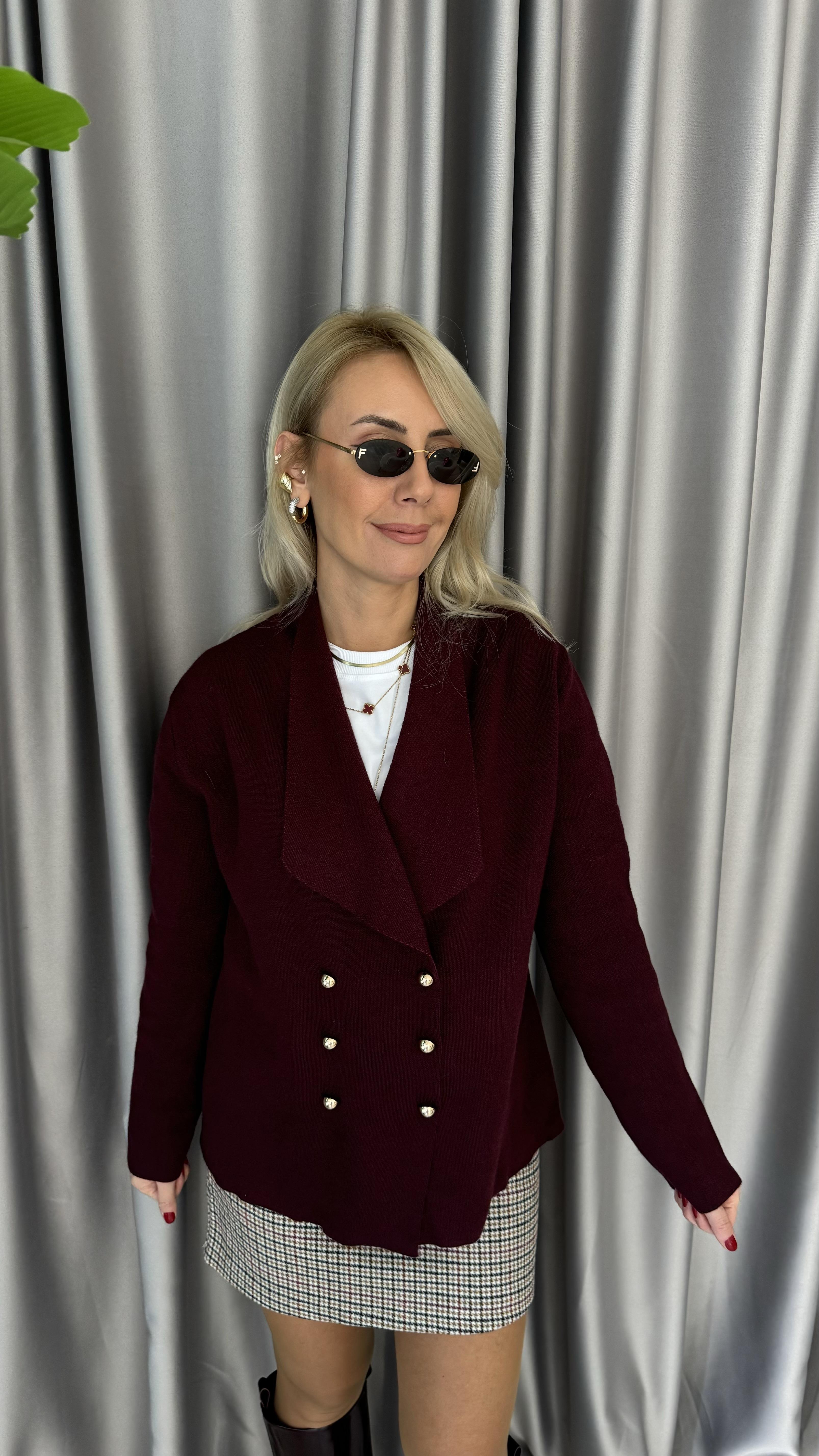 Gold Düğmeli Bordo Triko Ceket