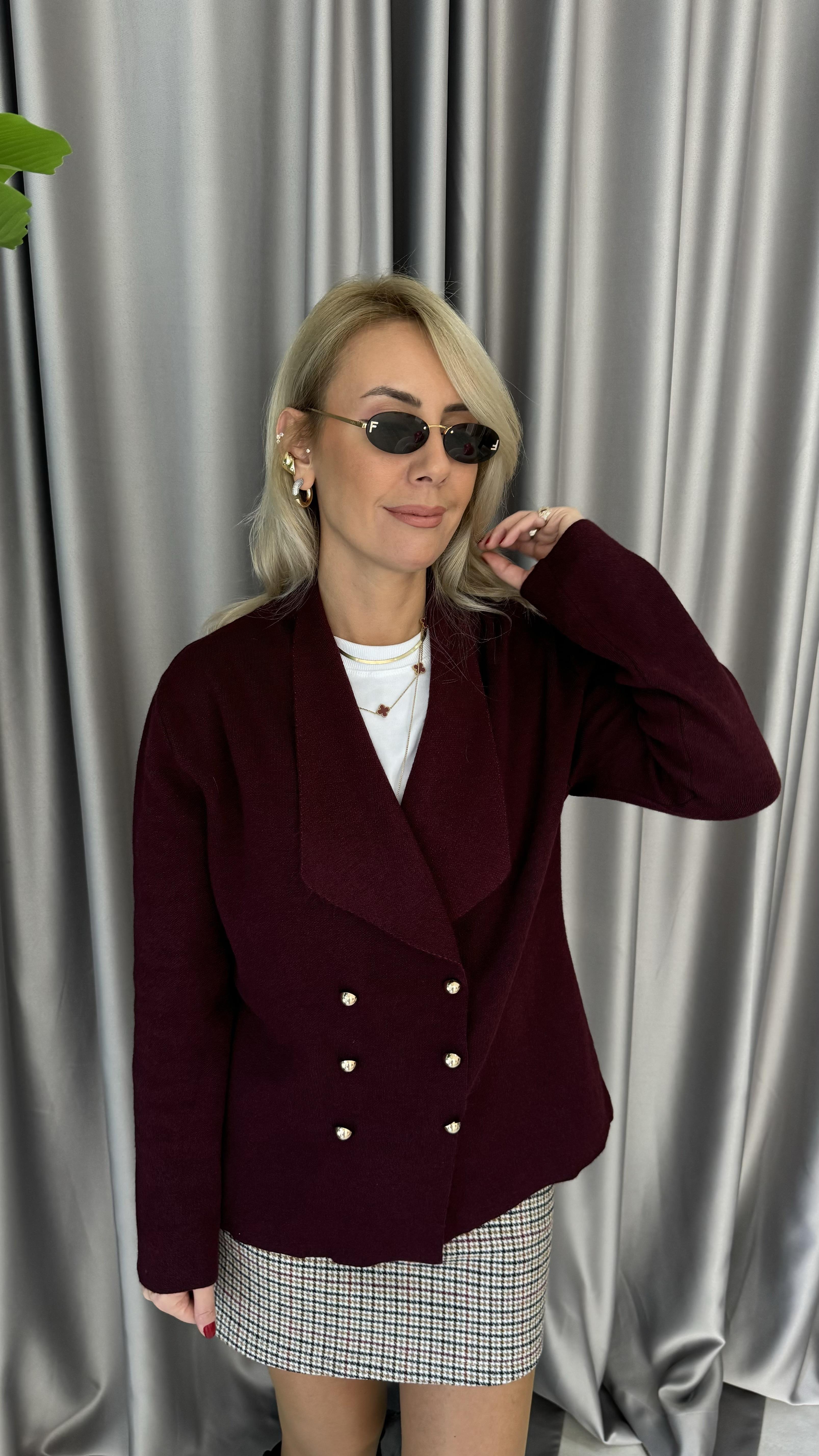 Gold Düğmeli Bordo Triko Ceket