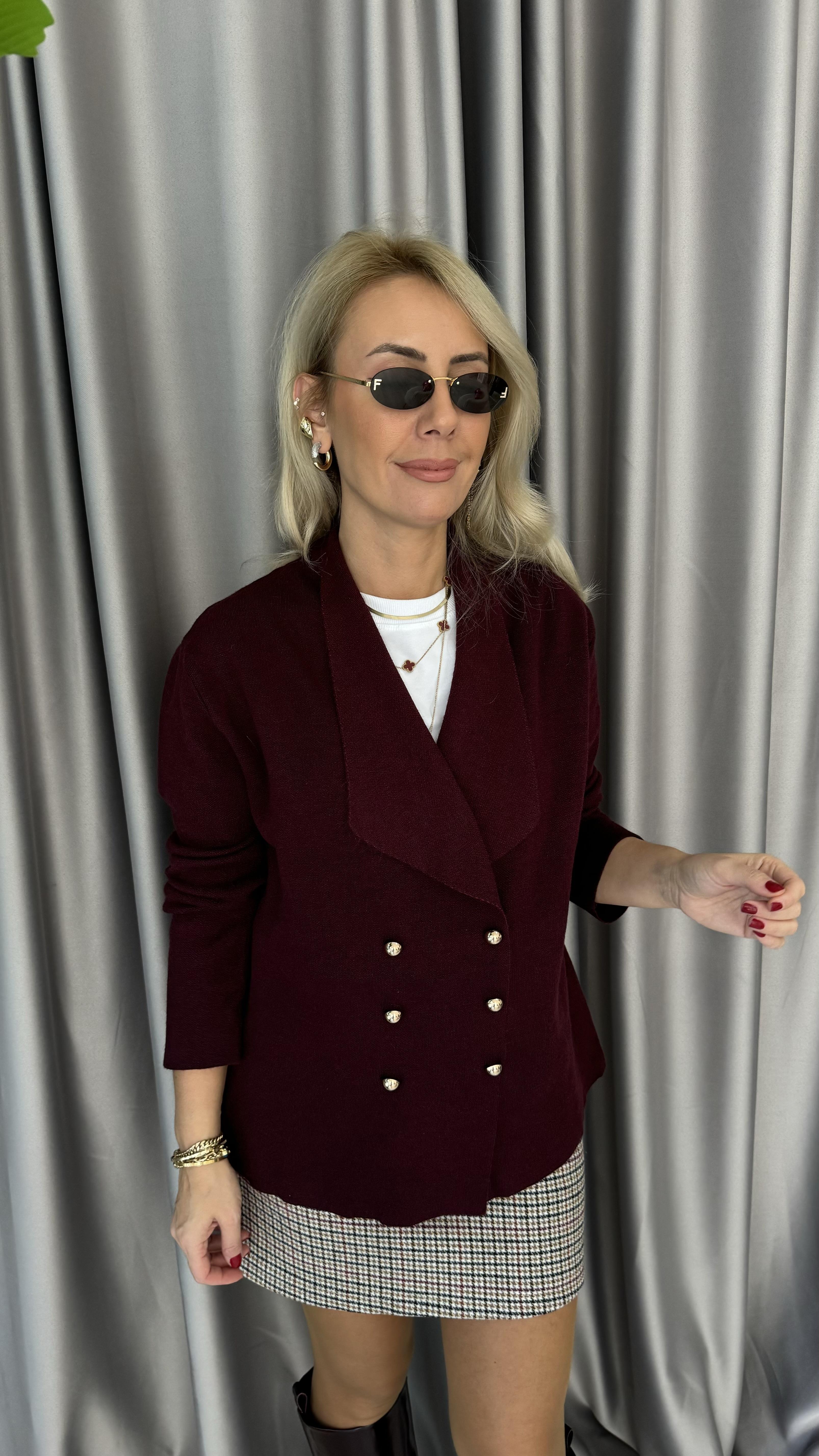 Gold Düğmeli Bordo Triko Ceket