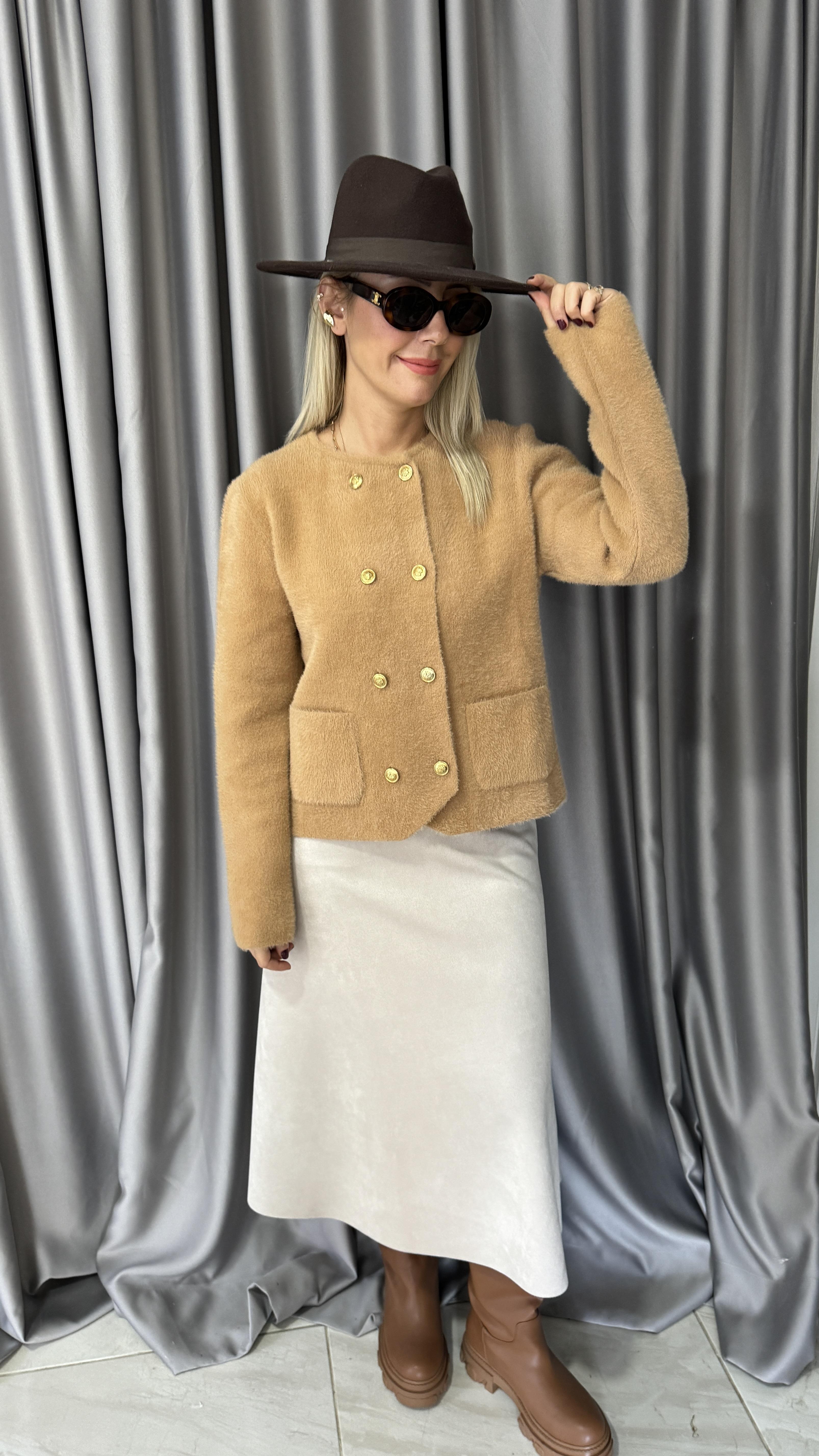 Gold Düğmeli Cepli Camel Triko Ceket