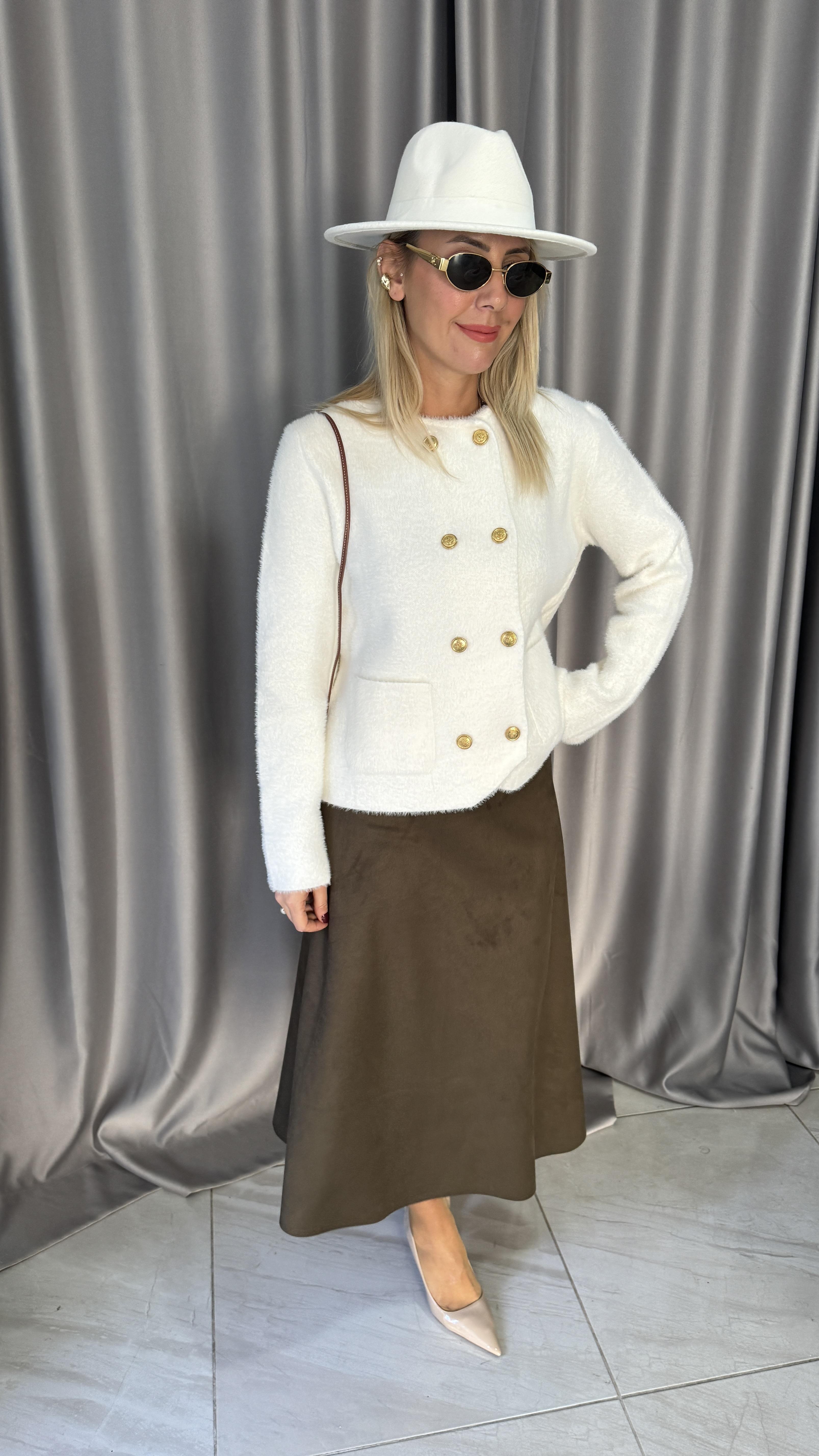 Gold Düğmeli Cepli Ekru Triko Ceket