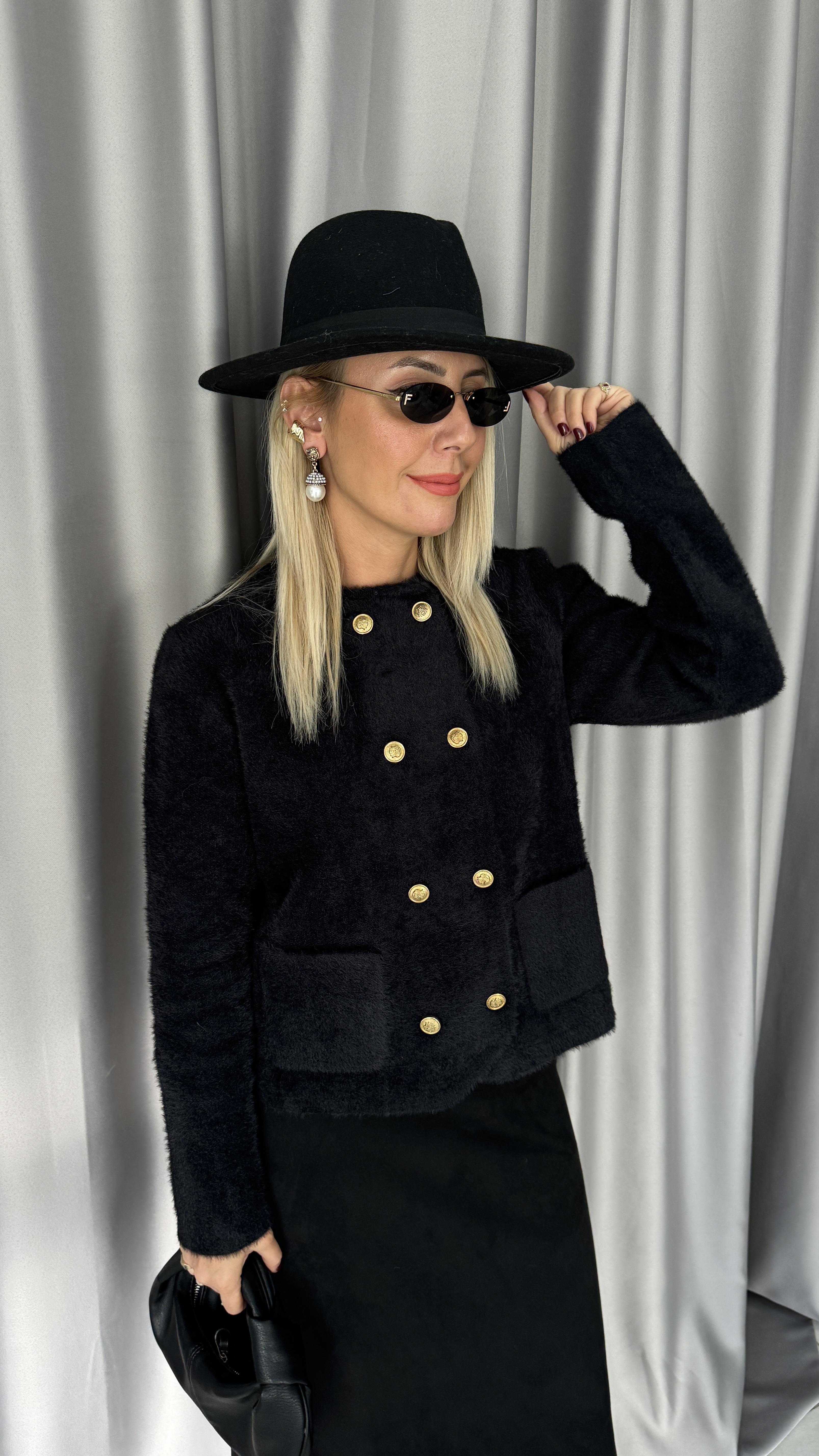 Gold Düğmeli Cepli Siyah Triko Ceket