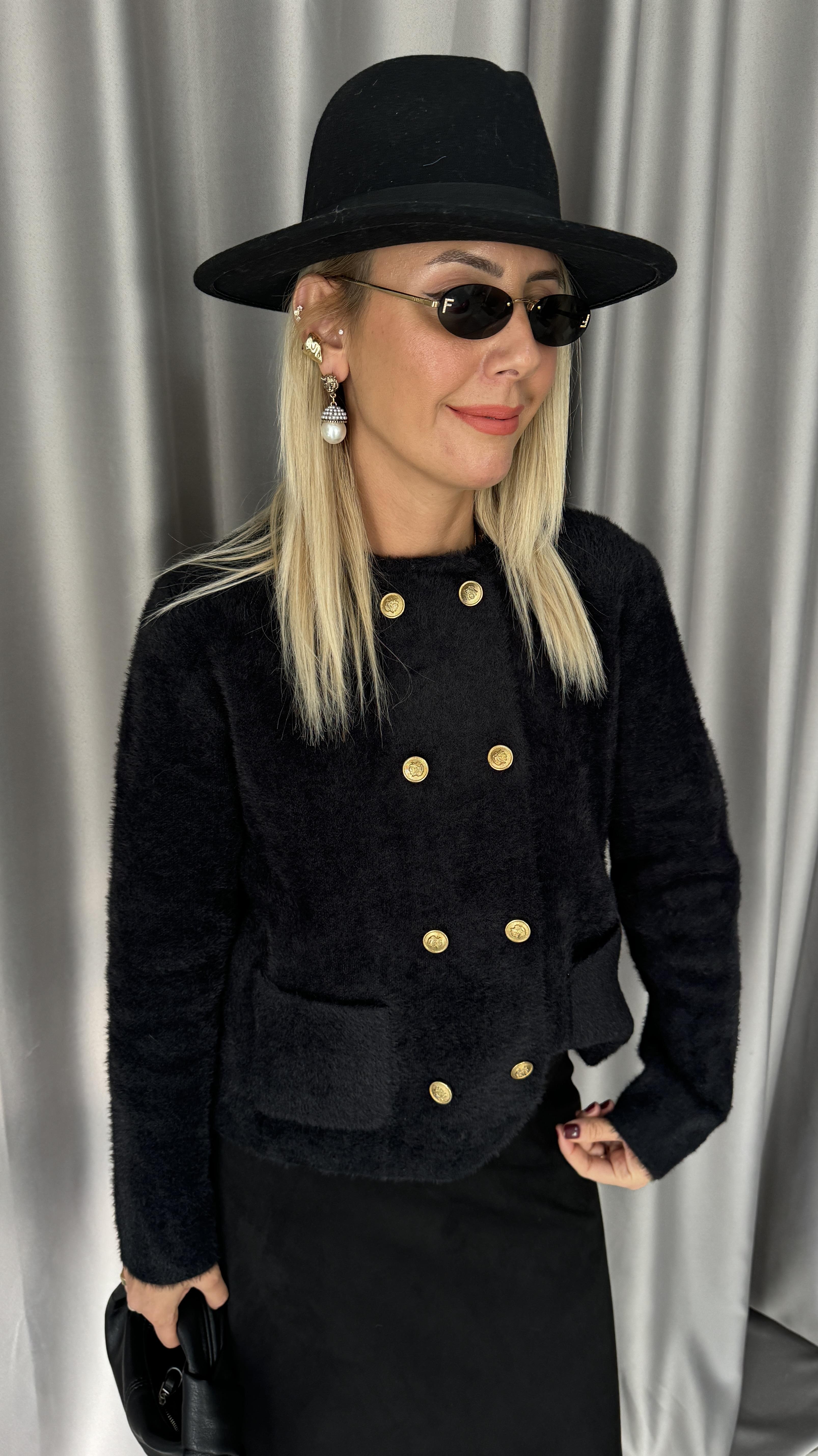 Gold Düğmeli Cepli Siyah Triko Ceket