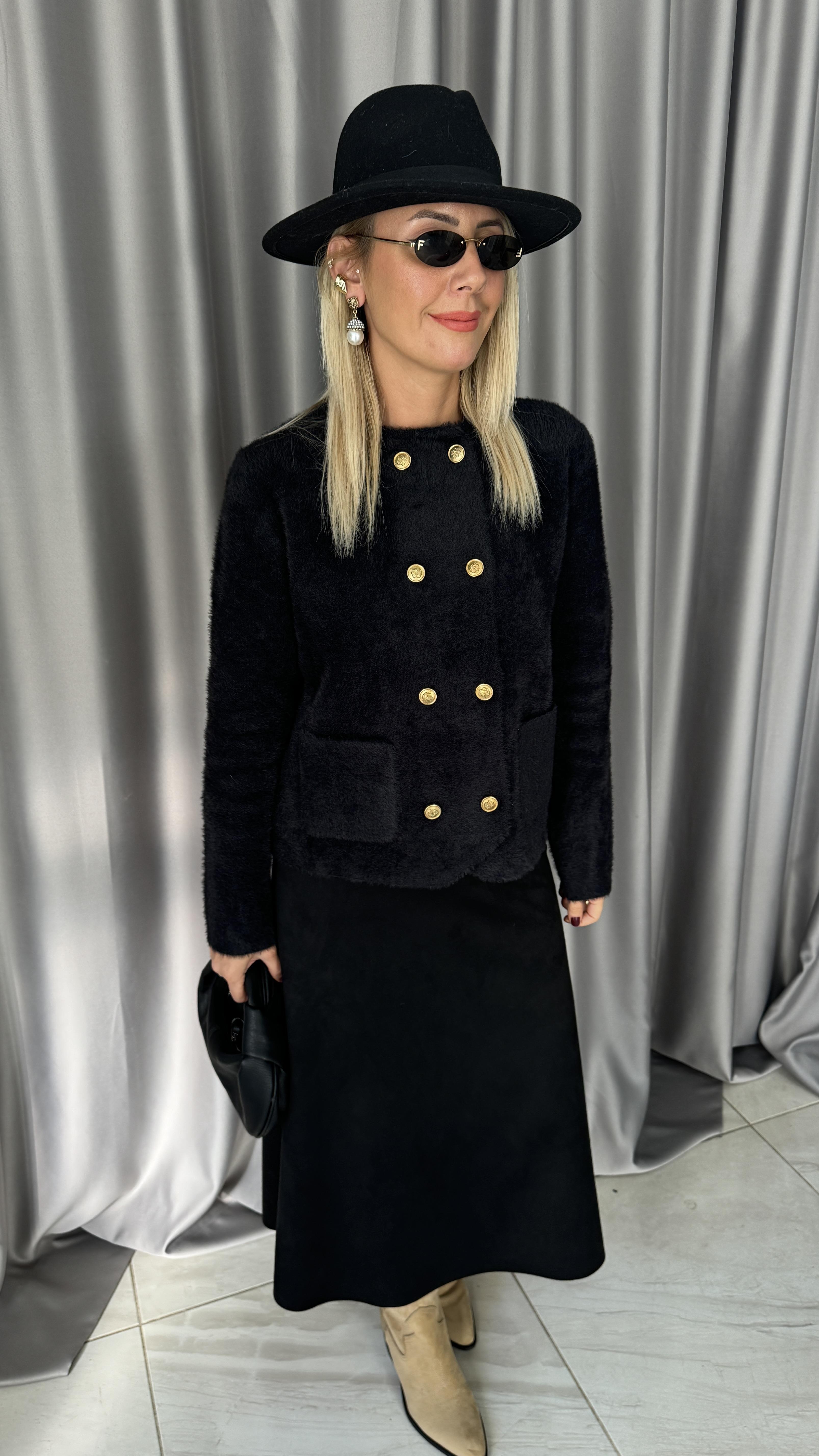 Gold Düğmeli Cepli Siyah Triko Ceket