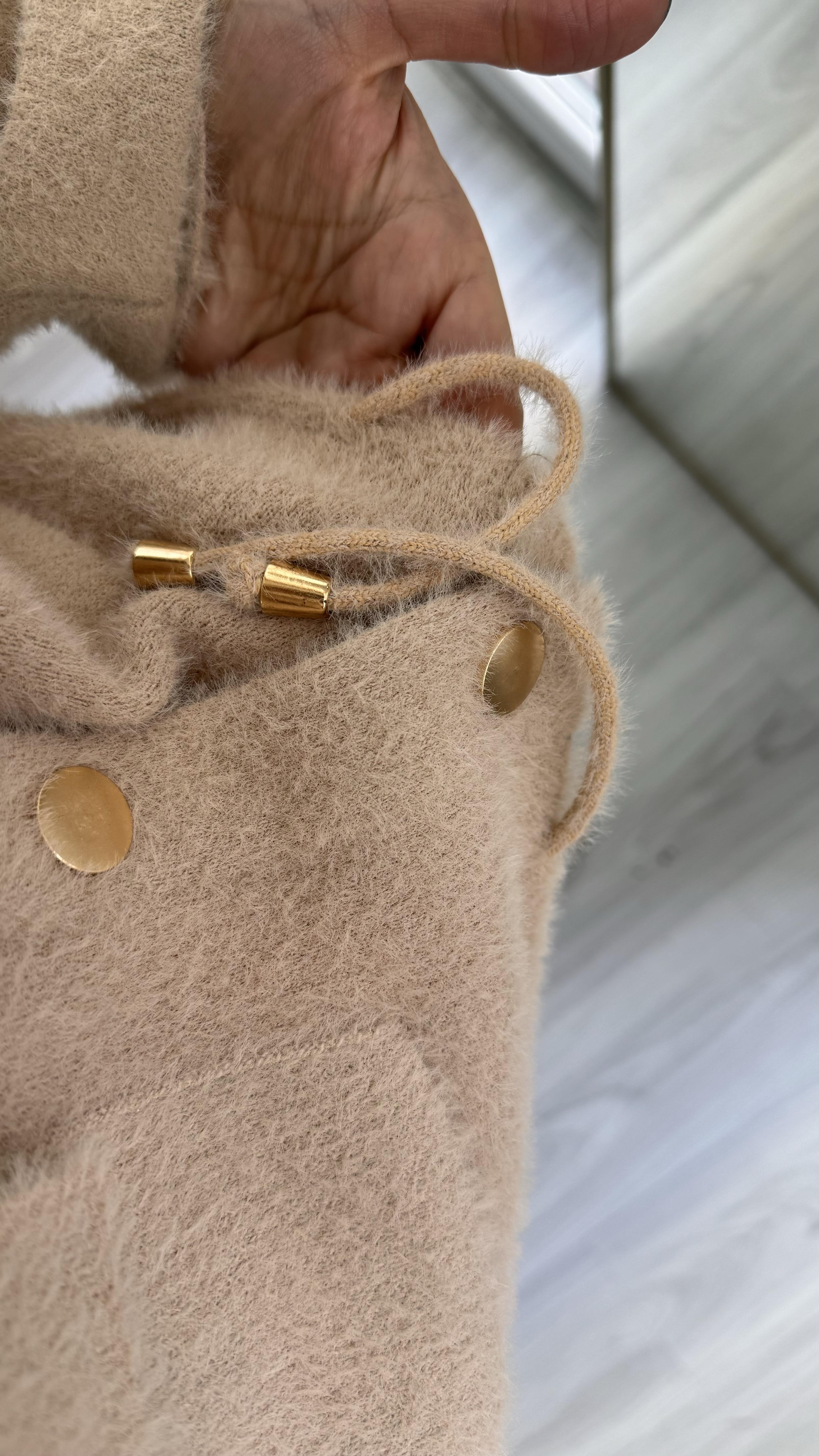 GOLD DÜĞMELİ KAPİŞONLU BEJ TRİKO CEKET