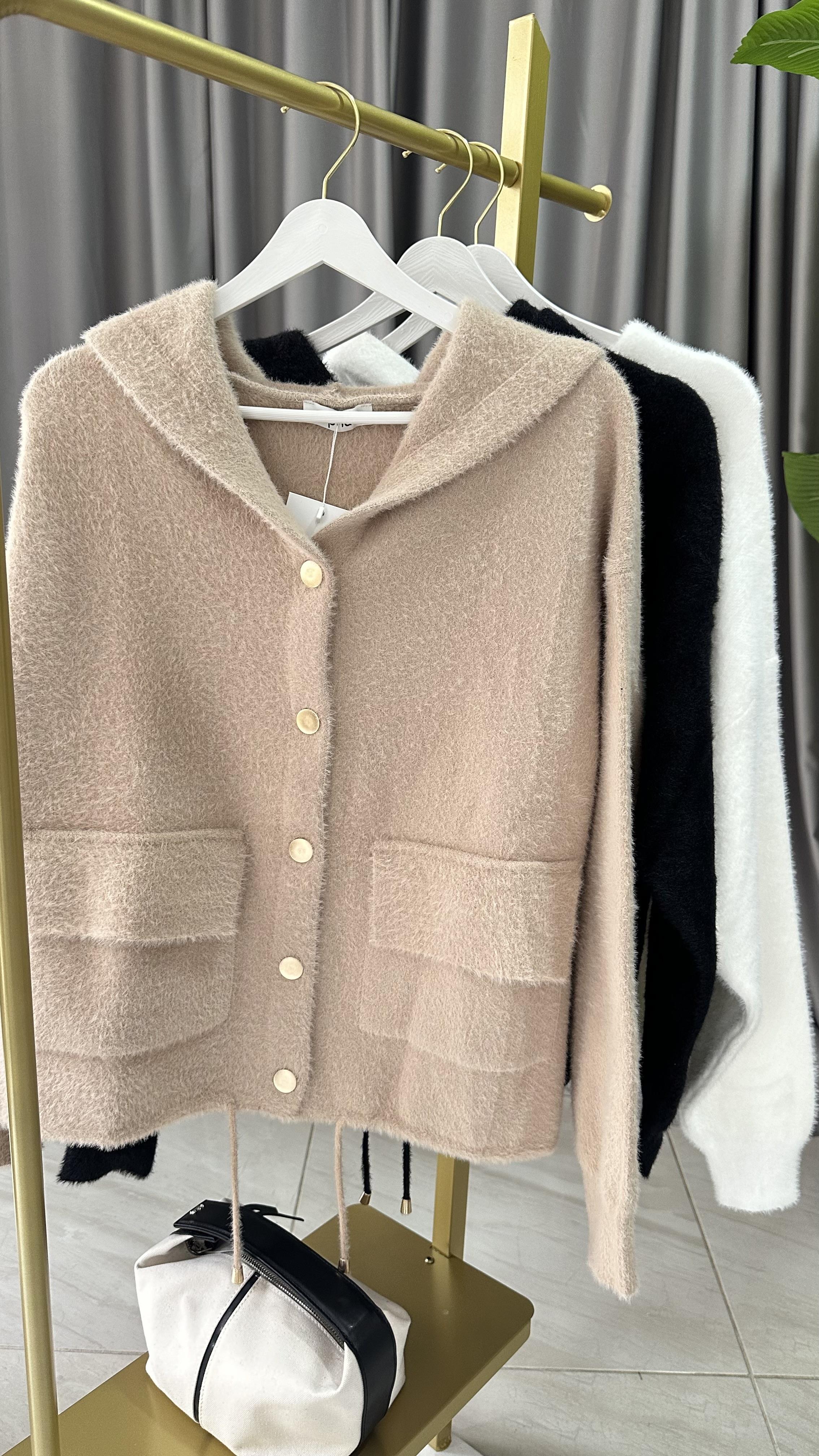 GOLD DÜĞMELİ KAPİŞONLU BEJ TRİKO CEKET