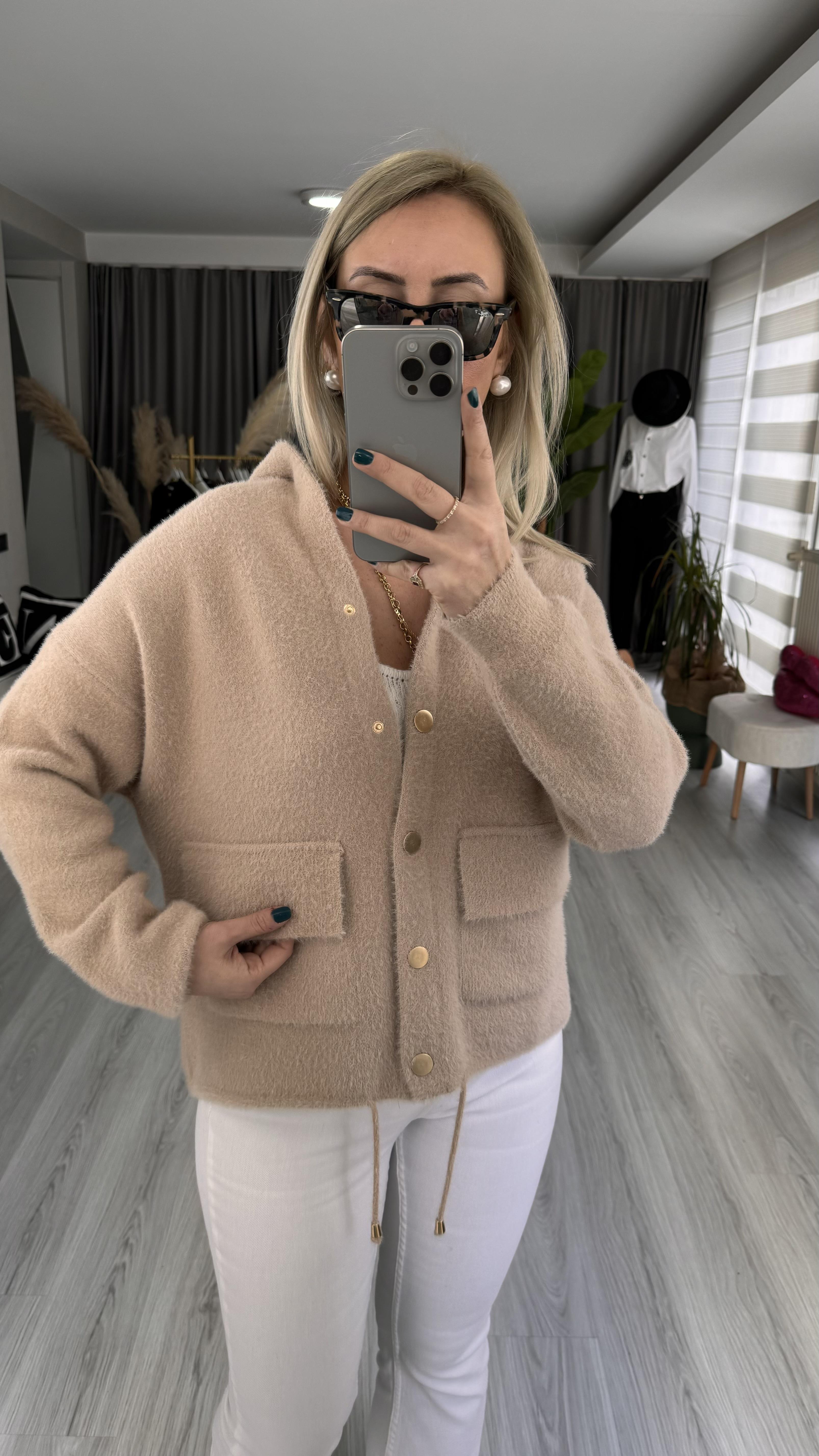 GOLD DÜĞMELİ KAPİŞONLU BEJ TRİKO CEKET