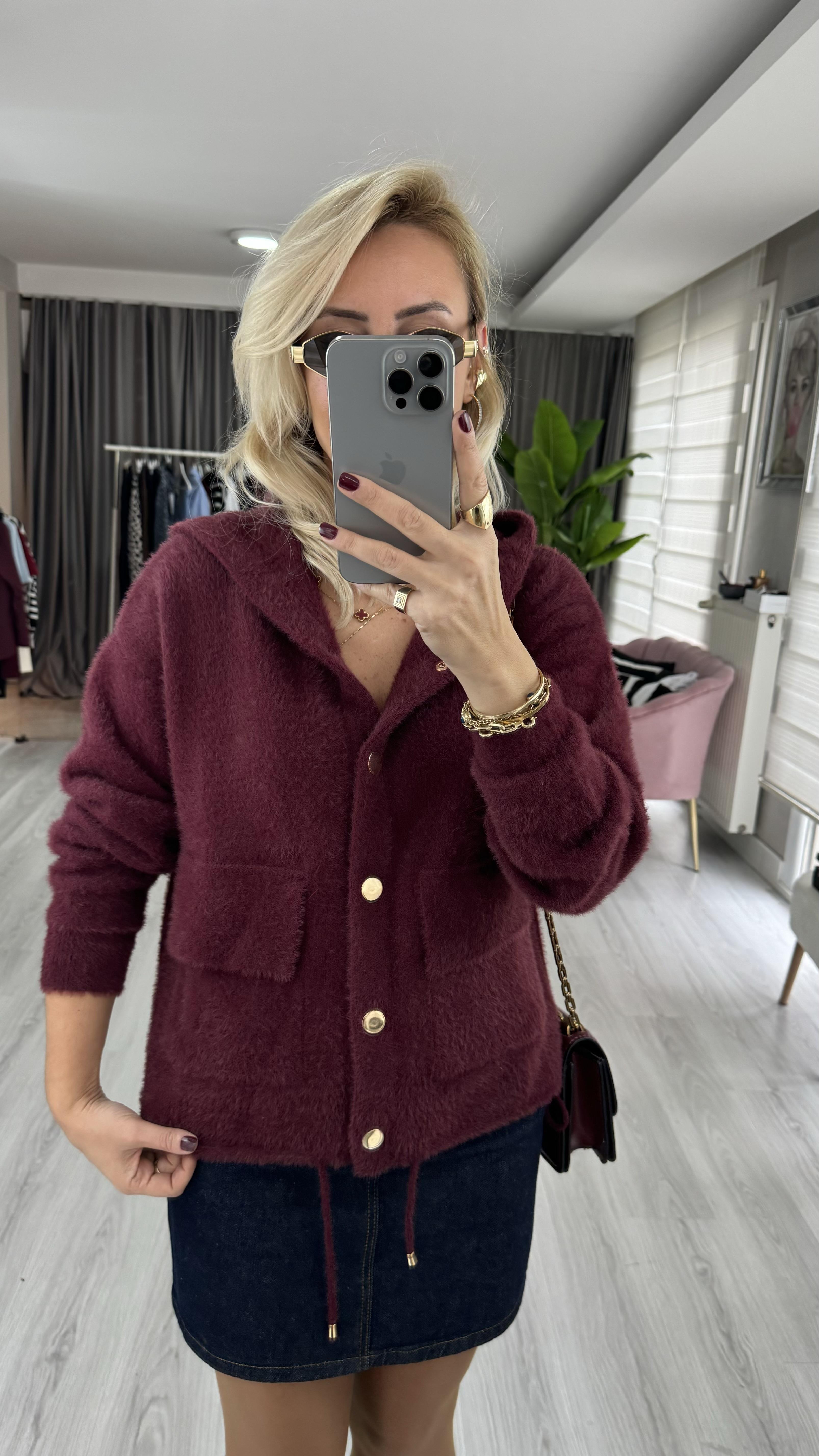 Gold Düğmeli Kapişonlu Bordo Triko Ceket