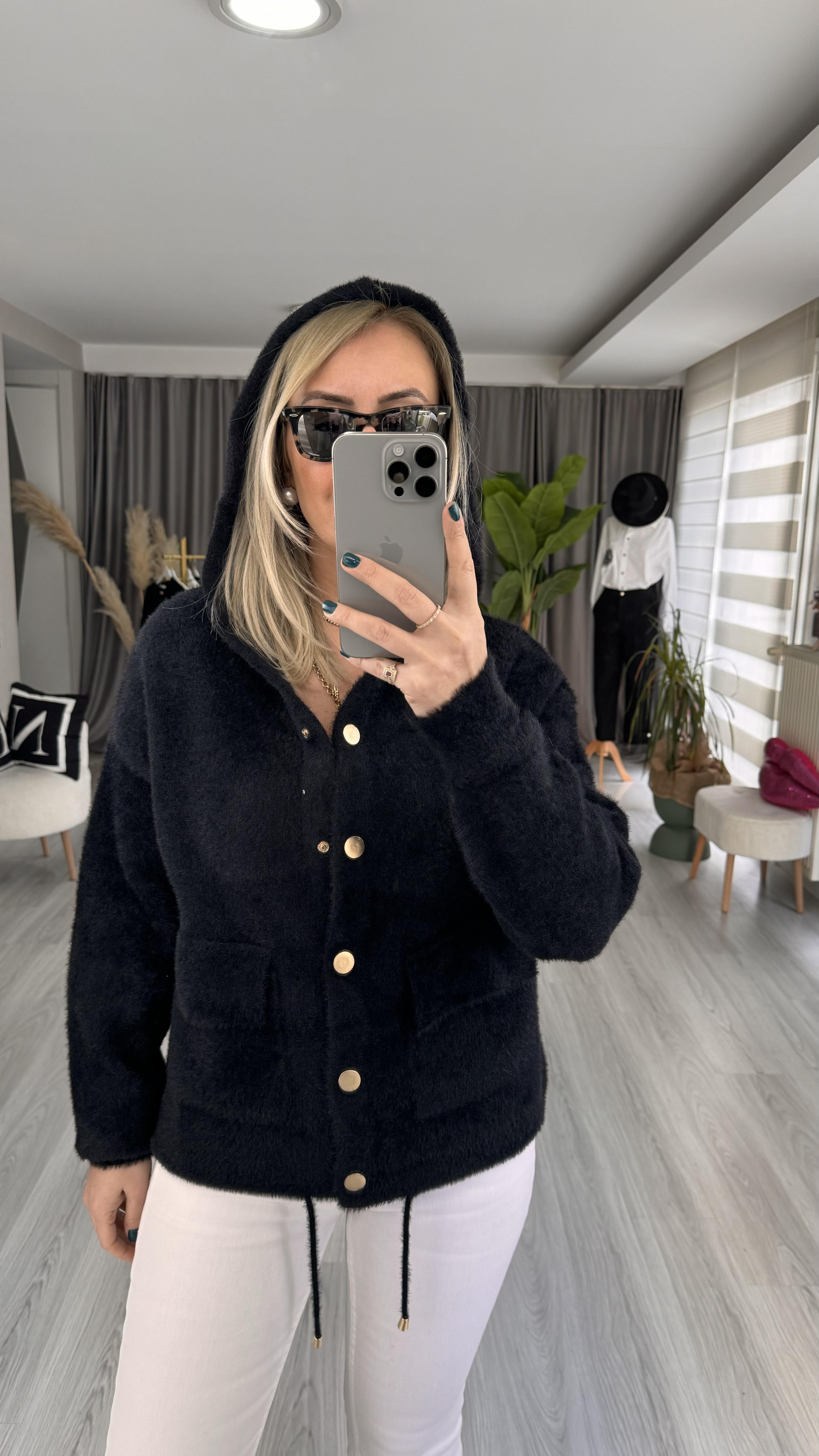 GOLD DÜĞMELİ KAPİŞONLU SİYAH TRİKO CEKET