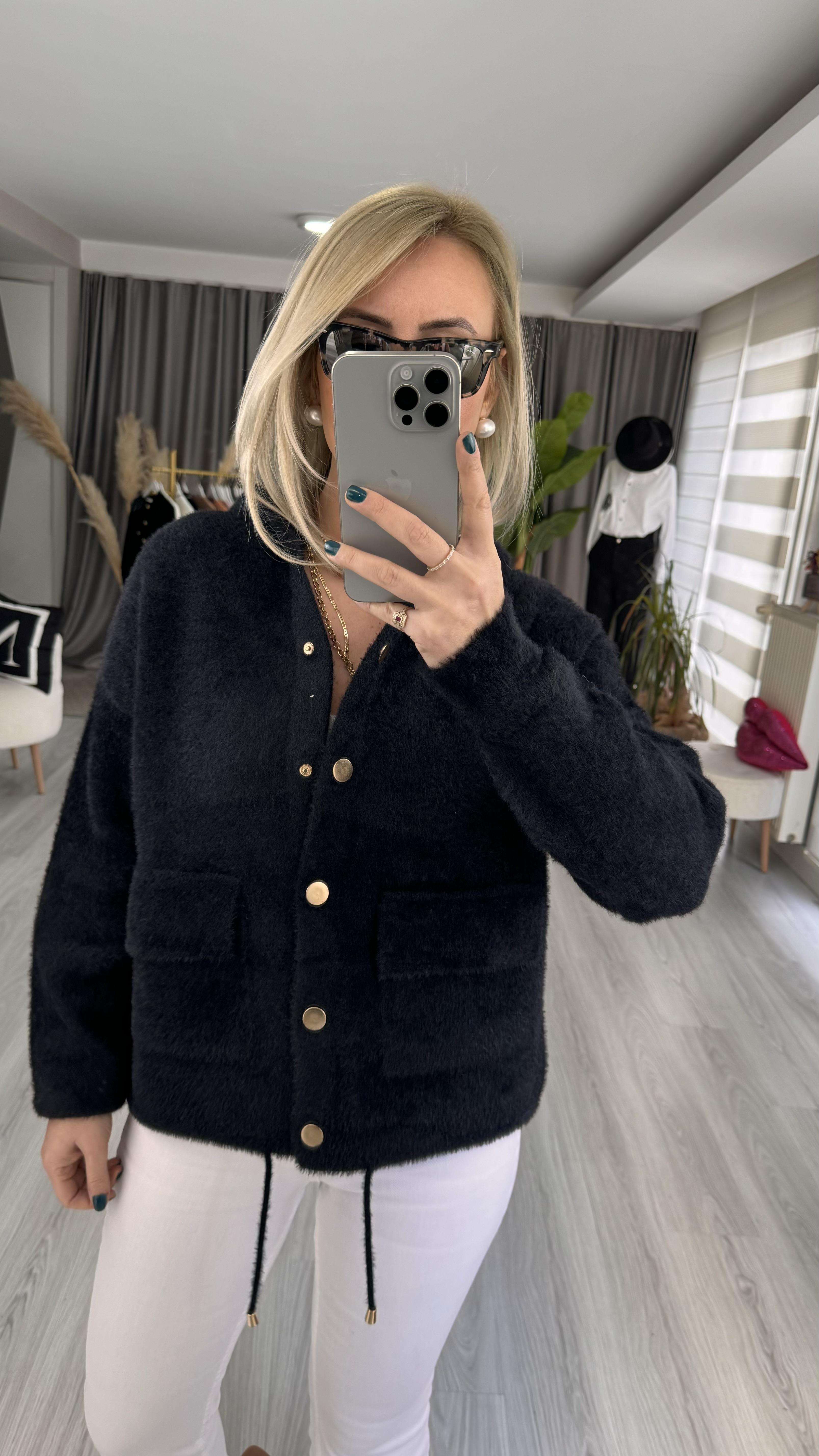 GOLD DÜĞMELİ KAPİŞONLU SİYAH TRİKO CEKET