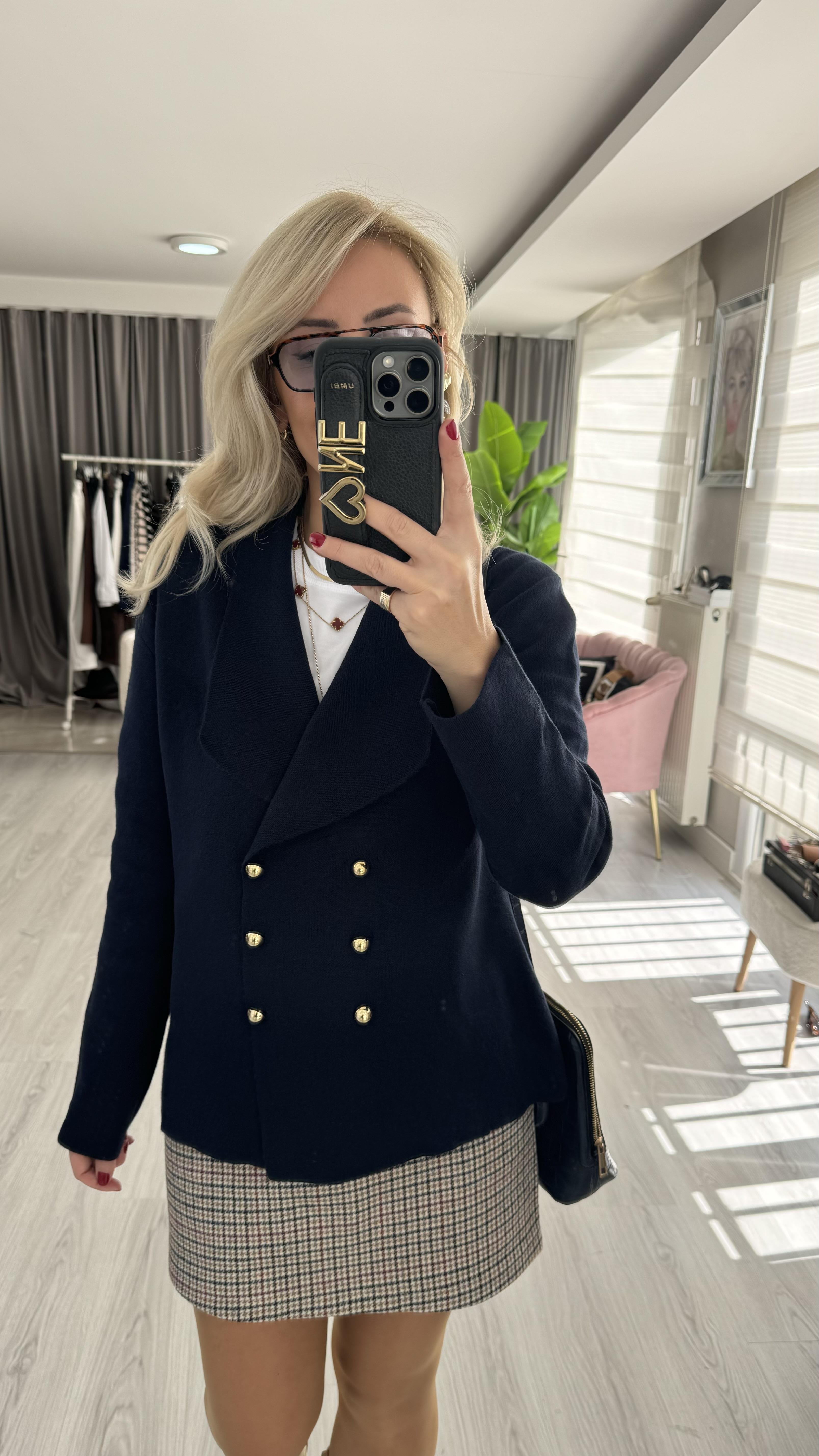 Gold Düğmeli Lacivert Triko Ceket