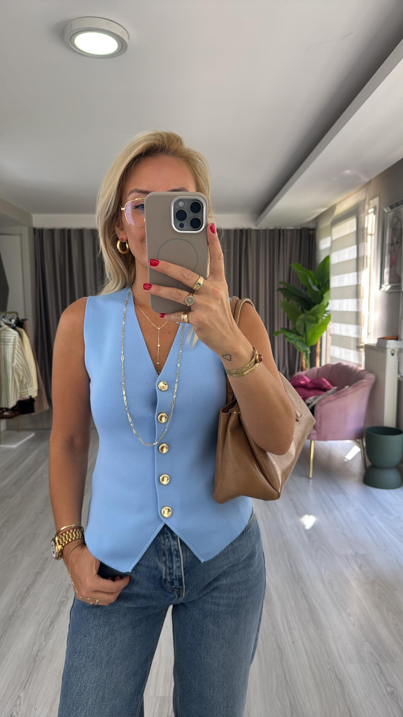 Gold Düğmeli V Yaka Bebe Mavisi Triko Yelek