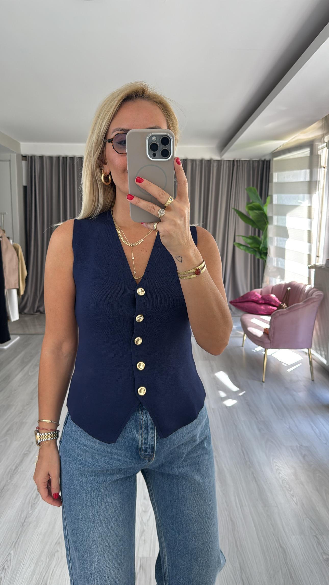 Gold Düğmeli V Yaka Lacivert Triko Yelek