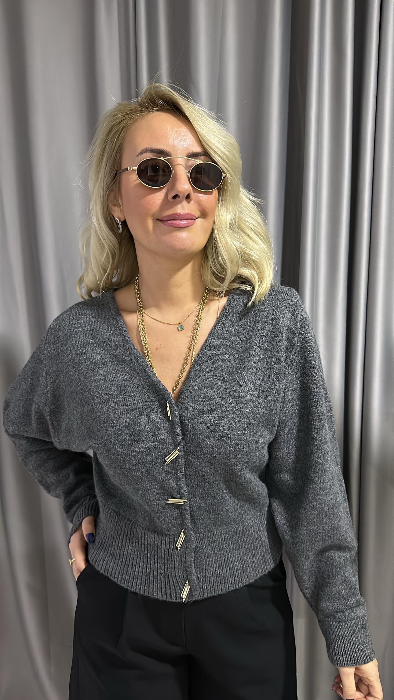 GOLD TASARIM DÜĞMELİ GRİ TRİKO HIRKA