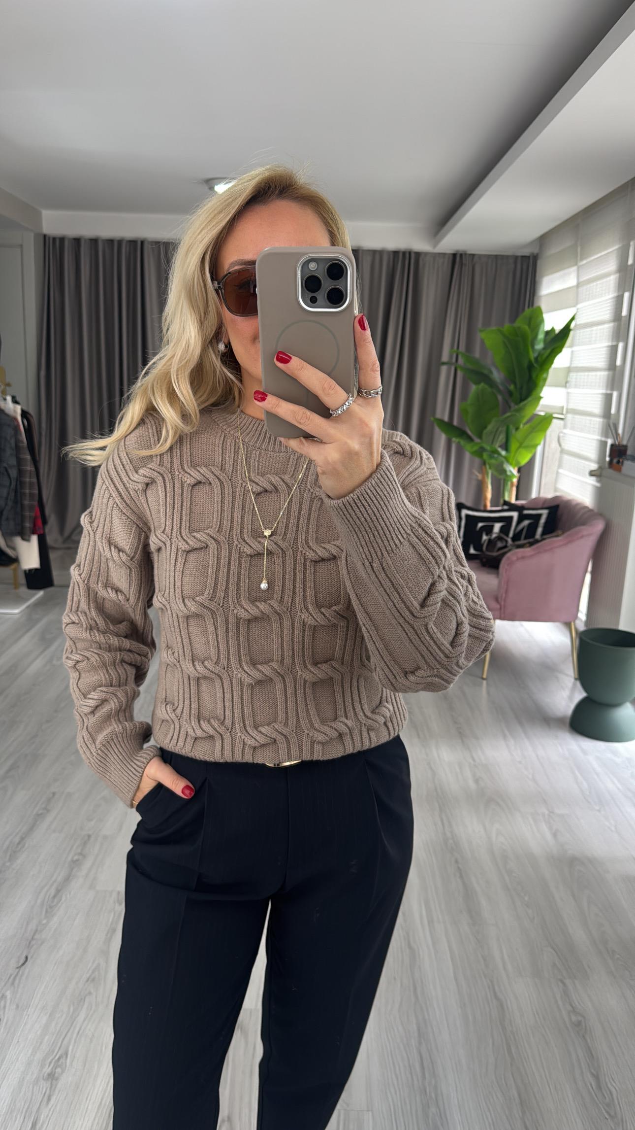 Kabartma Örgü Koyu Vizon Triko