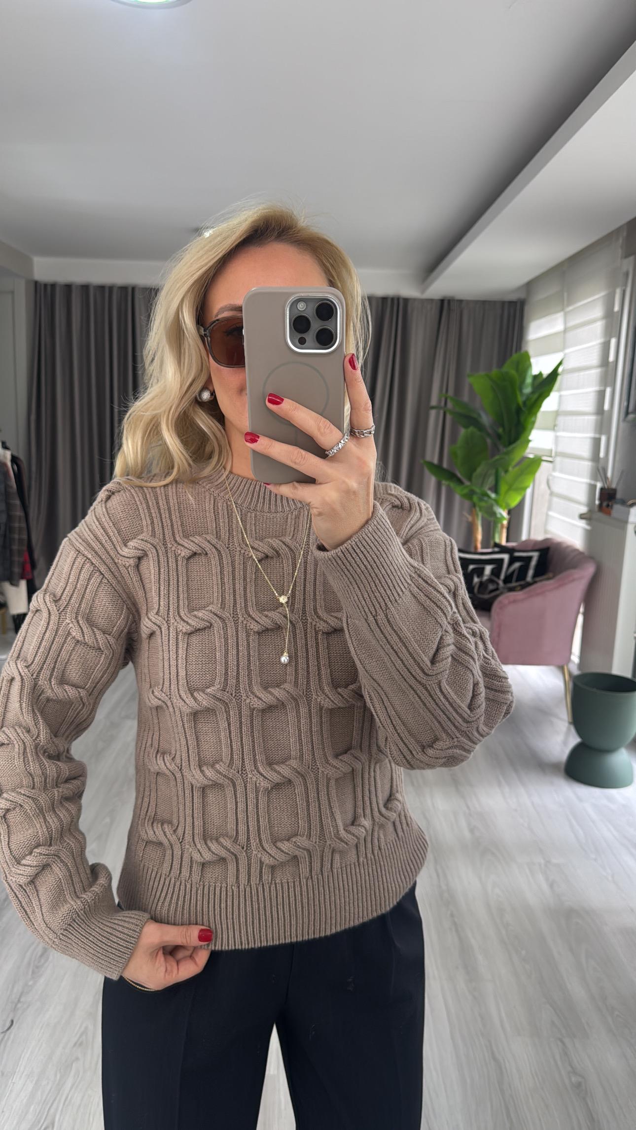 Kabartma Örgü Koyu Vizon Triko