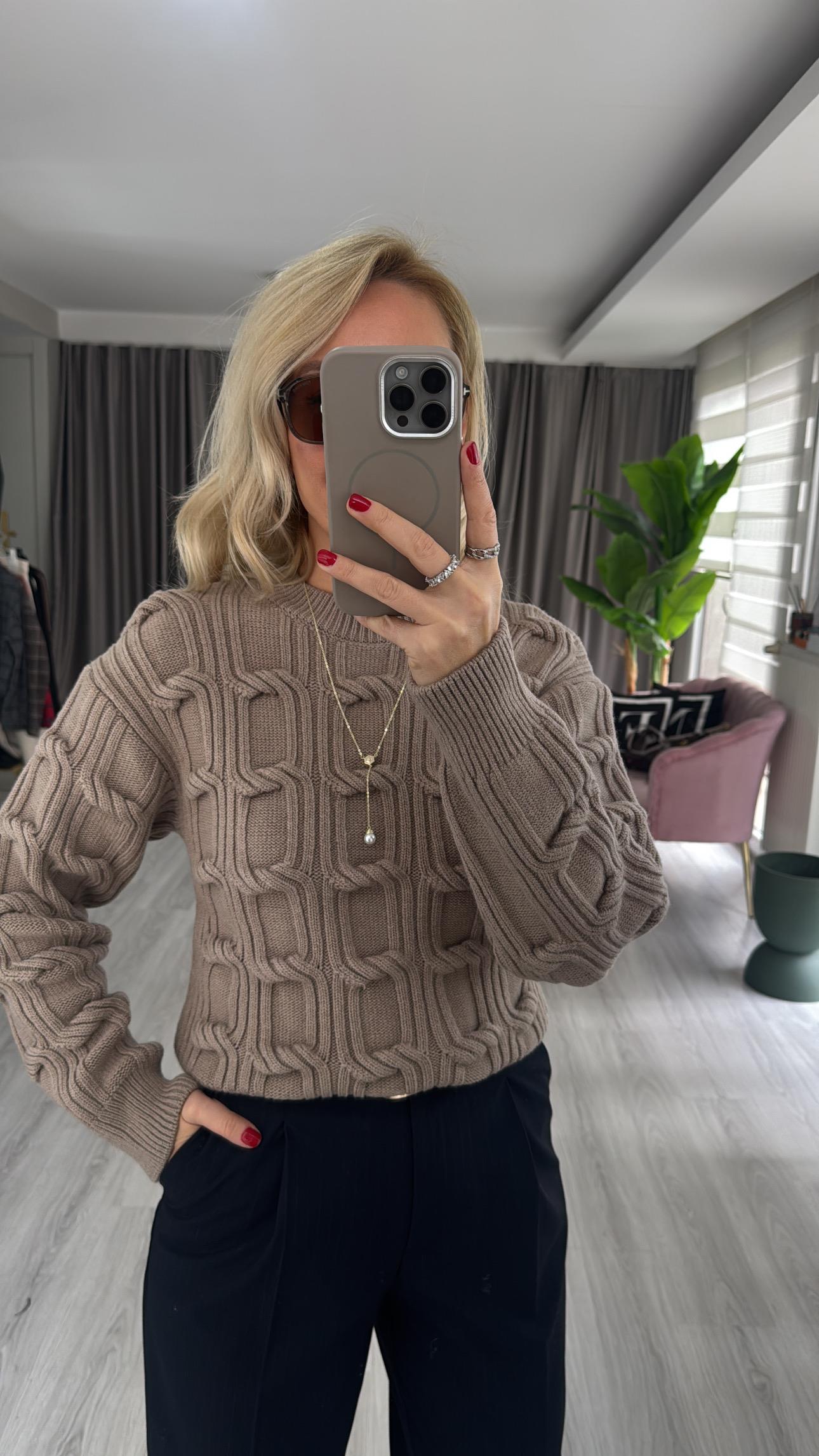 Kabartma Örgü Koyu Vizon Triko